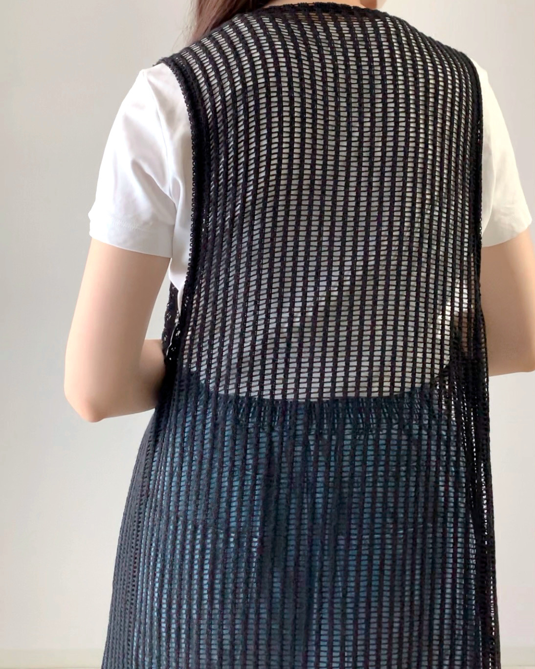 しまむらのおすすめファッションアイテム「スカシアミロングジレOP」