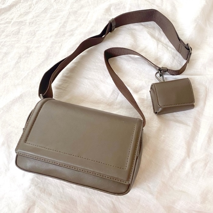 ZARA(ザラ)のおすすめファッションアイテム「ウォレット付きクロスボディバッグ」