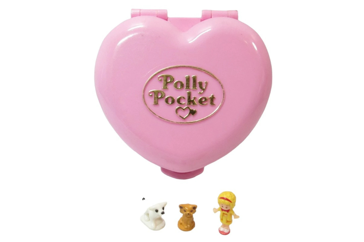 Polly Pocket heart-shaped compact with three tiny figurines: a white bear, a brown bear, and a blonde girl in yellow outfit