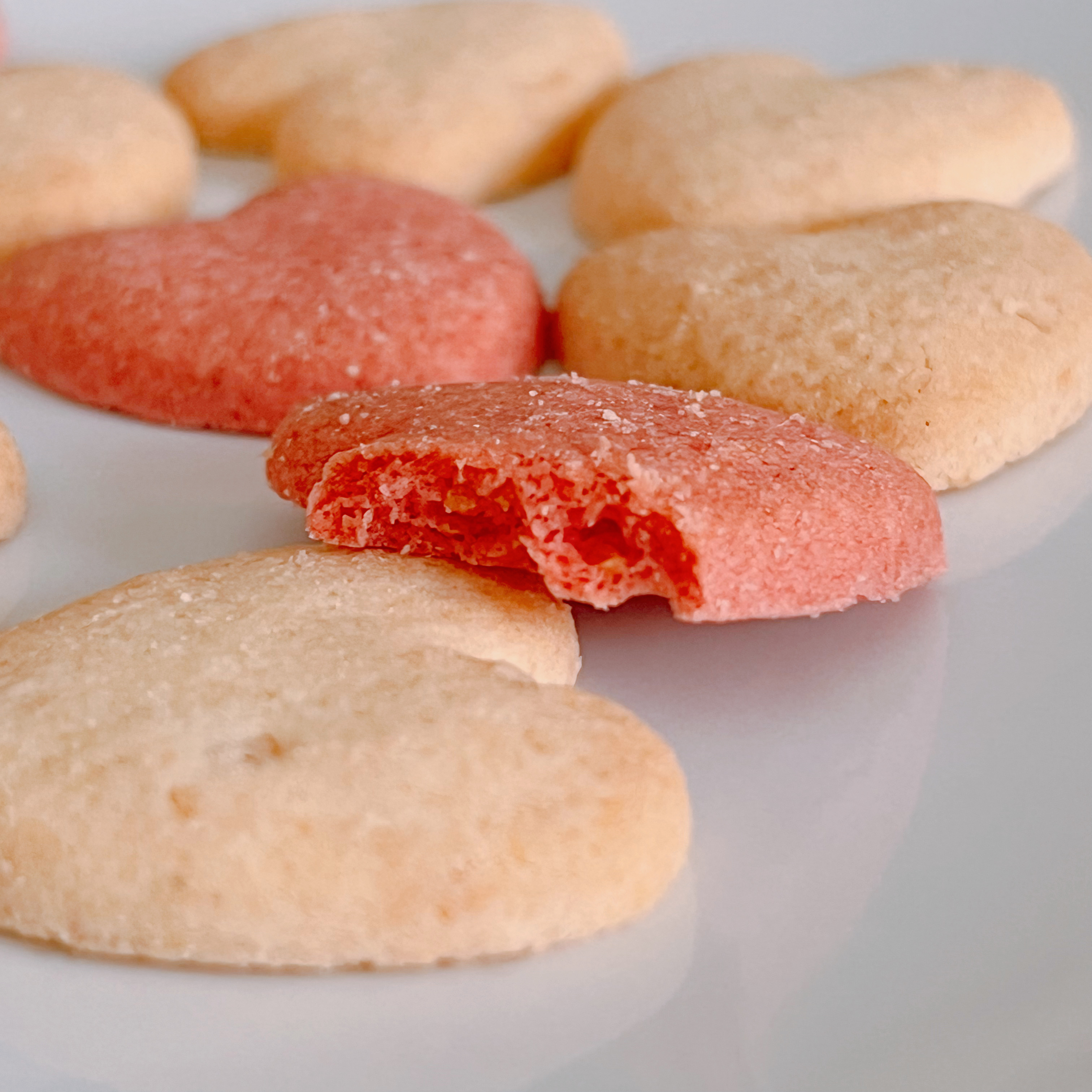 ローソンのおすすめスイーツ「 プラントベースのストロベリー＆ココナッツビスケット」