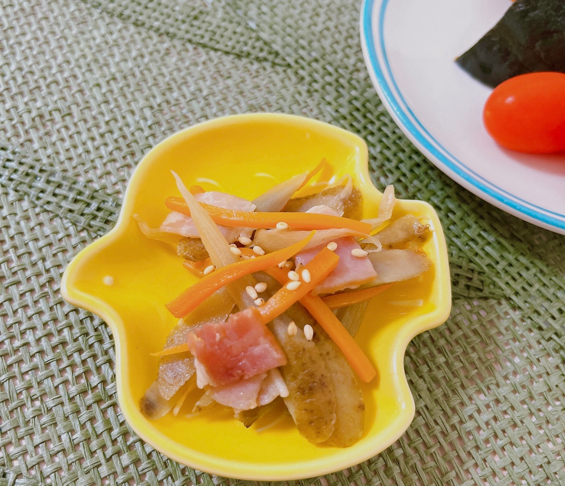 DAISO（ダイソー）のおしゃれ食器「豆皿（とり、イエロー、約8cm）」