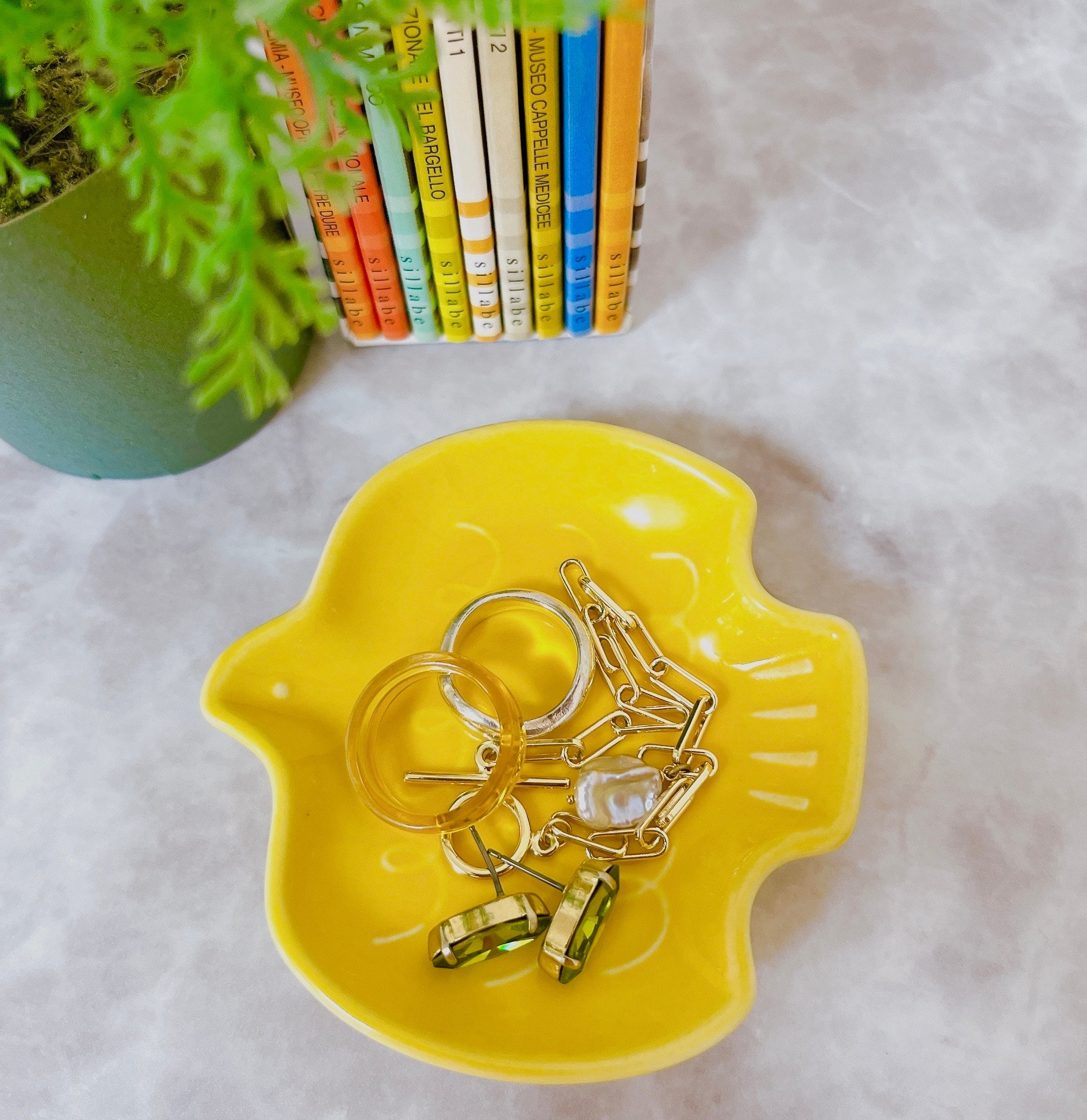 DAISO（ダイソー）のおしゃれ食器「豆皿（とり、イエロー、約8cm）」