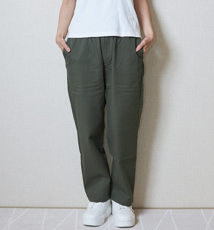 ユニクロのおすすめボトムス「ストレッチイージーアンクルパンツ」