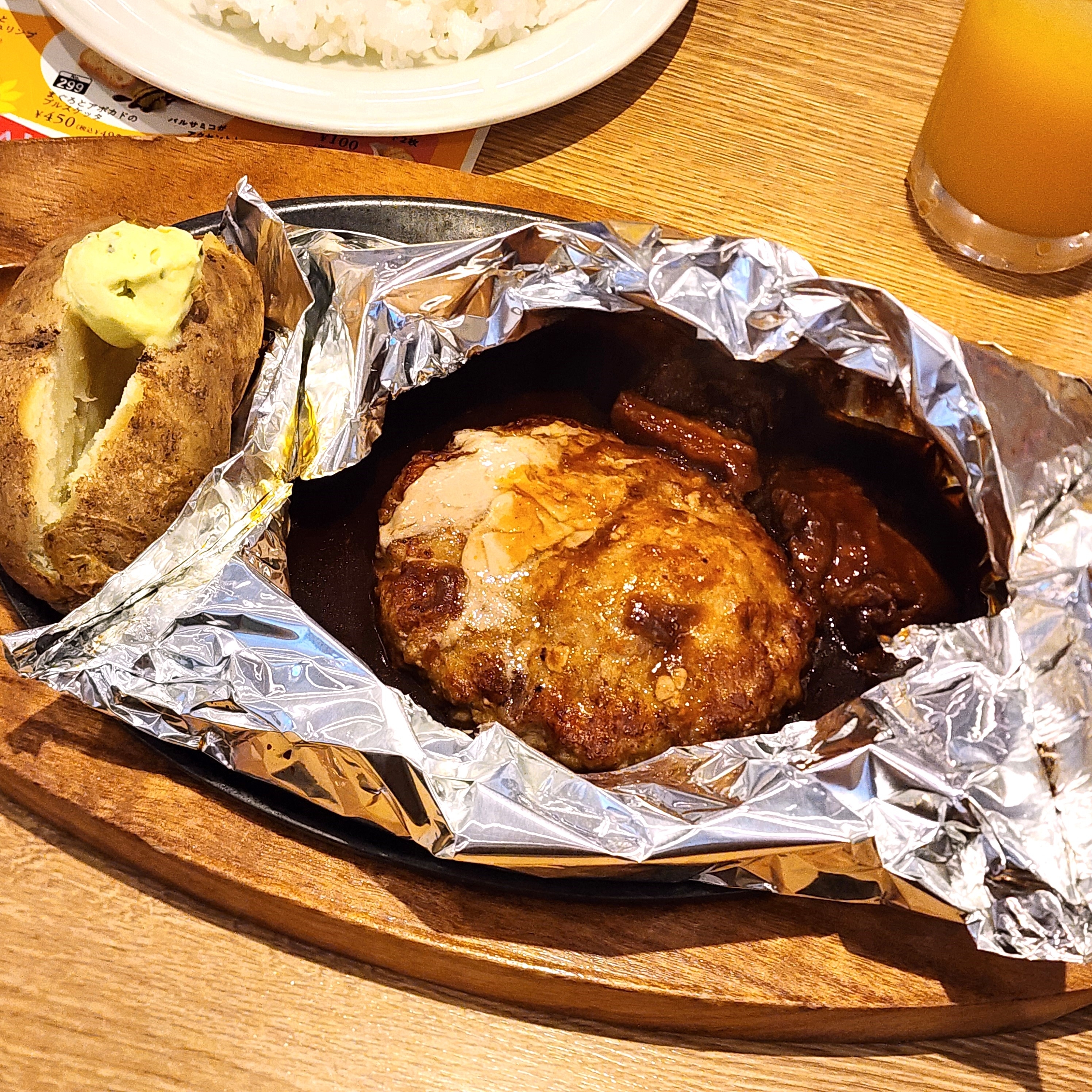 ココスのおすすめフード「濃厚ビーフシチューの包み焼きハンバーグ 145g」