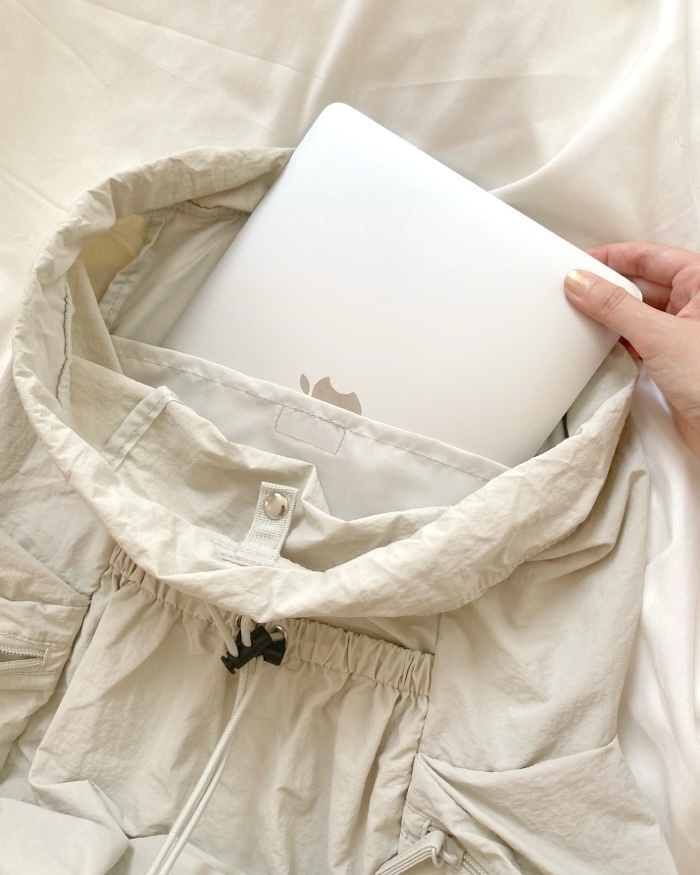 GU（ジーユー）のおすすめファッションアイテム「ソフトナイロンドローストリングバックパック」