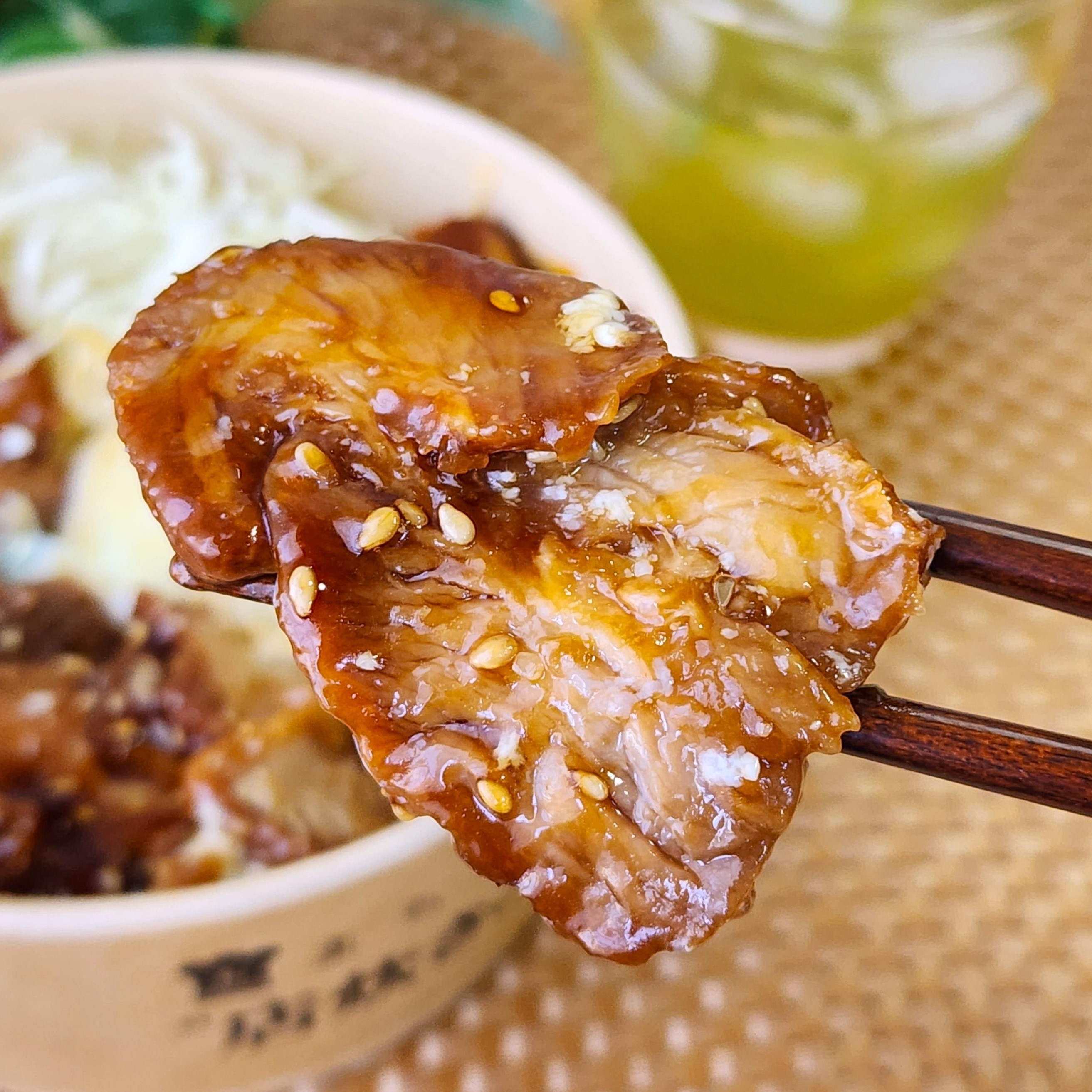 LAWSON(ローソン)のおすすめがっつりフード「直火で炙った焼豚丼」