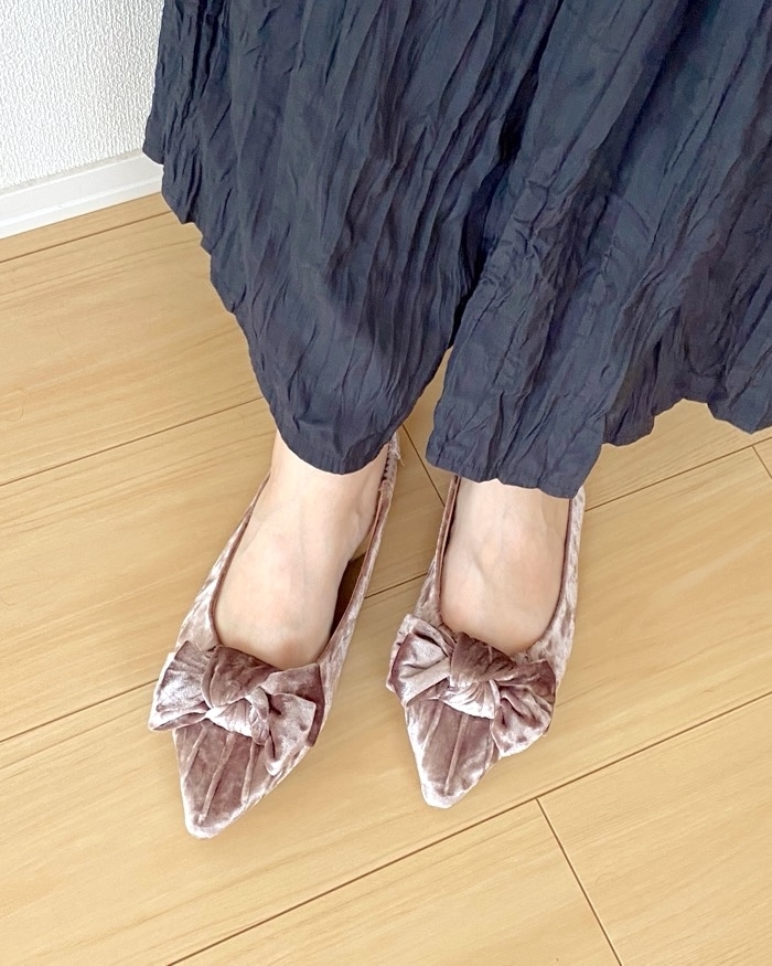 GU（ジーユー）のおすすめファッションアイテム「リボンフラットシューズ+E」