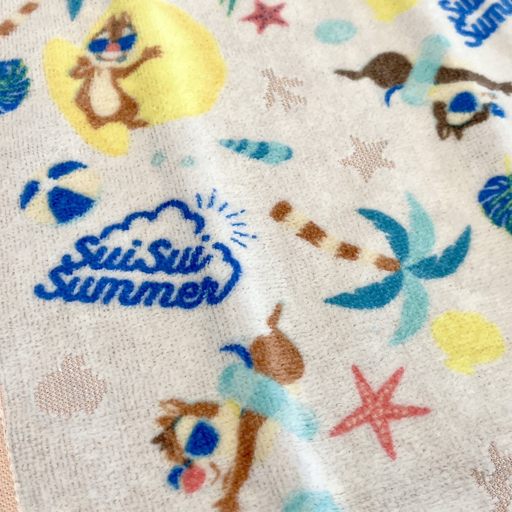 ディズニーランドのおすすめお土産「ミニタオル3枚 ミッキーマウスと仲間たち SuiSui Summer」