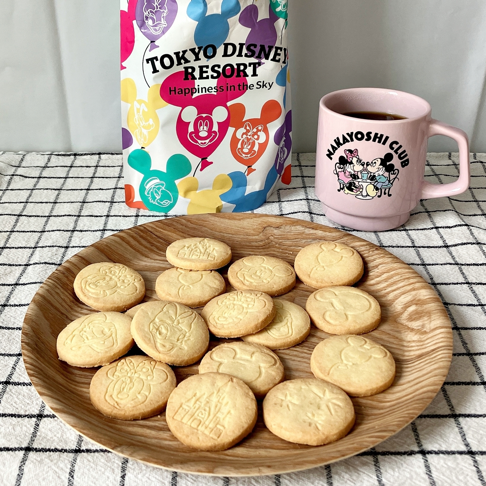 ディズニーランドのおすすめお土産「クッキー 袋 ミッキーマウスと仲間たち」
