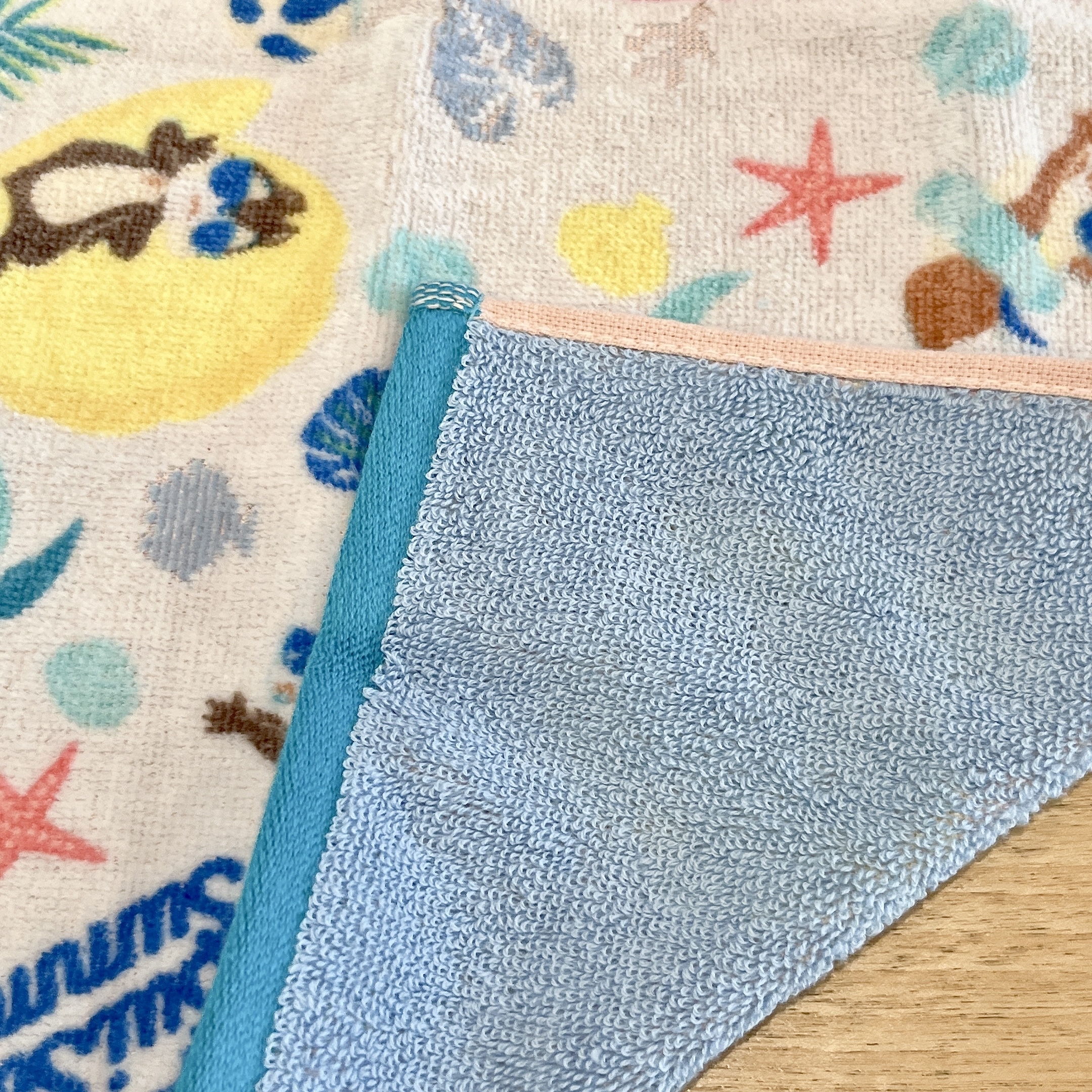 ディズニーランドのおすすめお土産「ミニタオル3枚 ミッキーマウスと仲間たち SuiSui Summer」