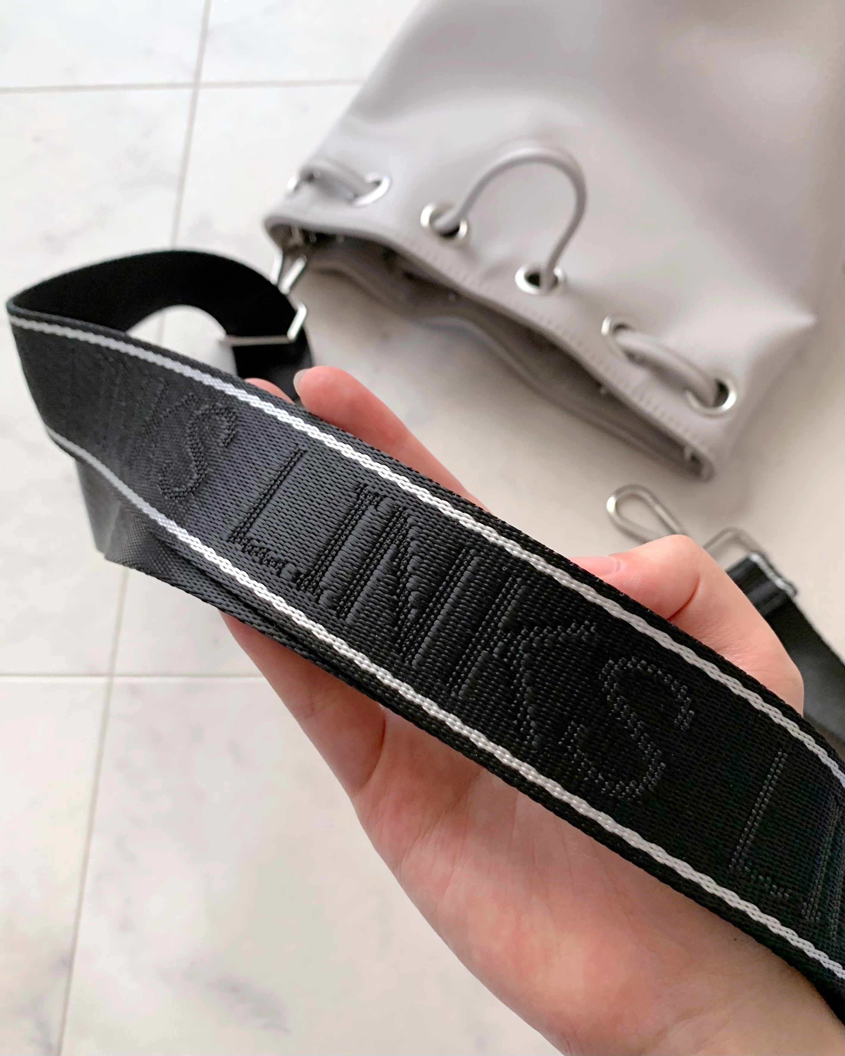 しまむらのおすすめファッションアイテム「SN＊キンチャクショルダー」