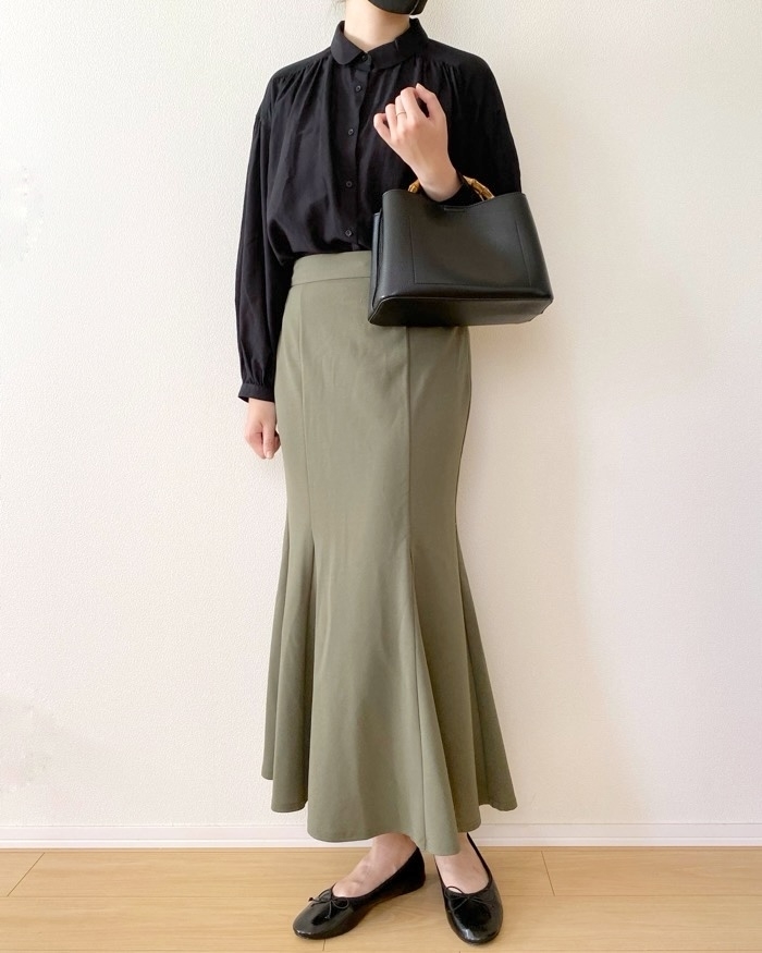 ユニクロのおすすめファッションアイテム「ソフトローンギャザーブラウス」のコーディネート