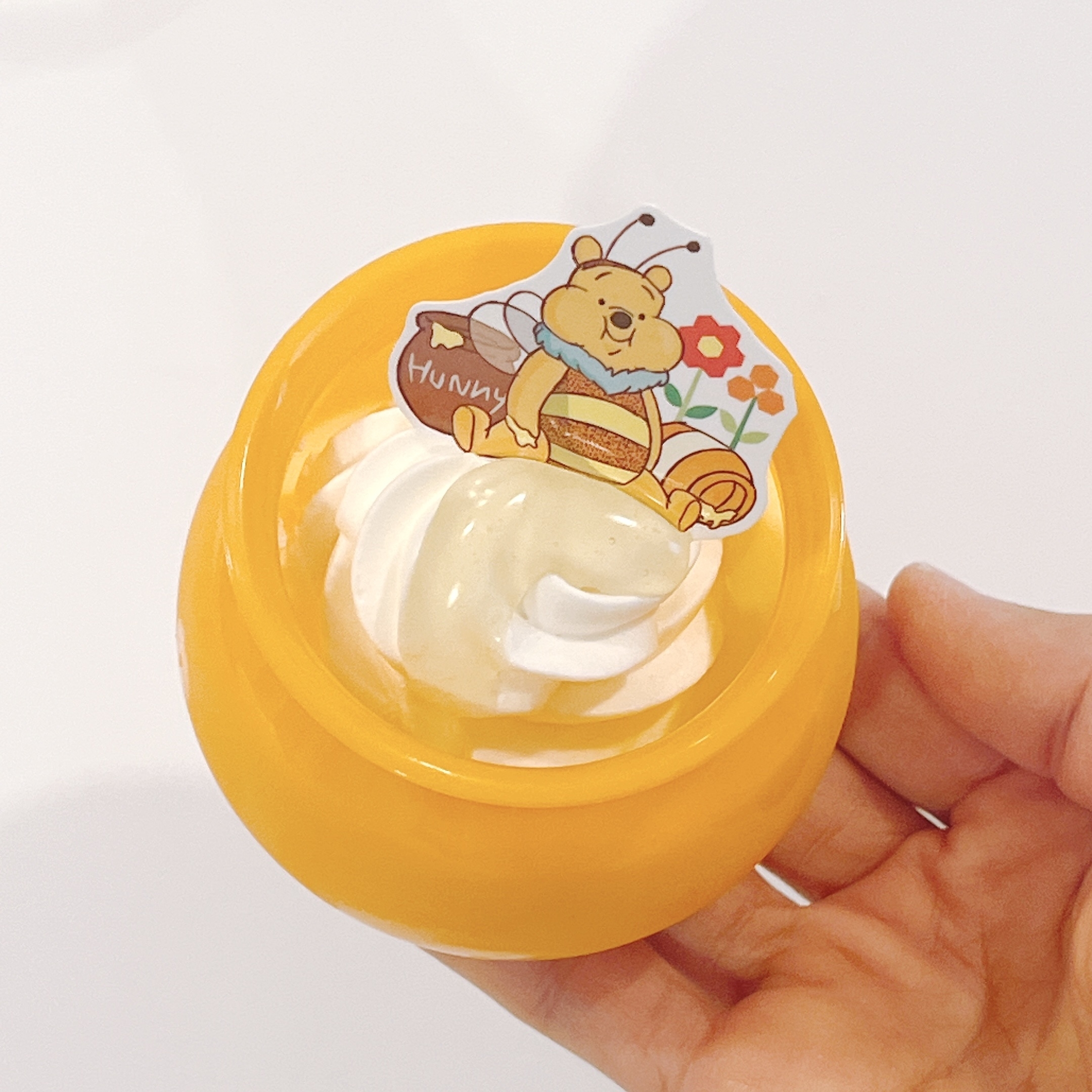 コージーコーナーのおすすめスイーツ「<くまのプーさん>レモンプリン〜はちみつソース〜」