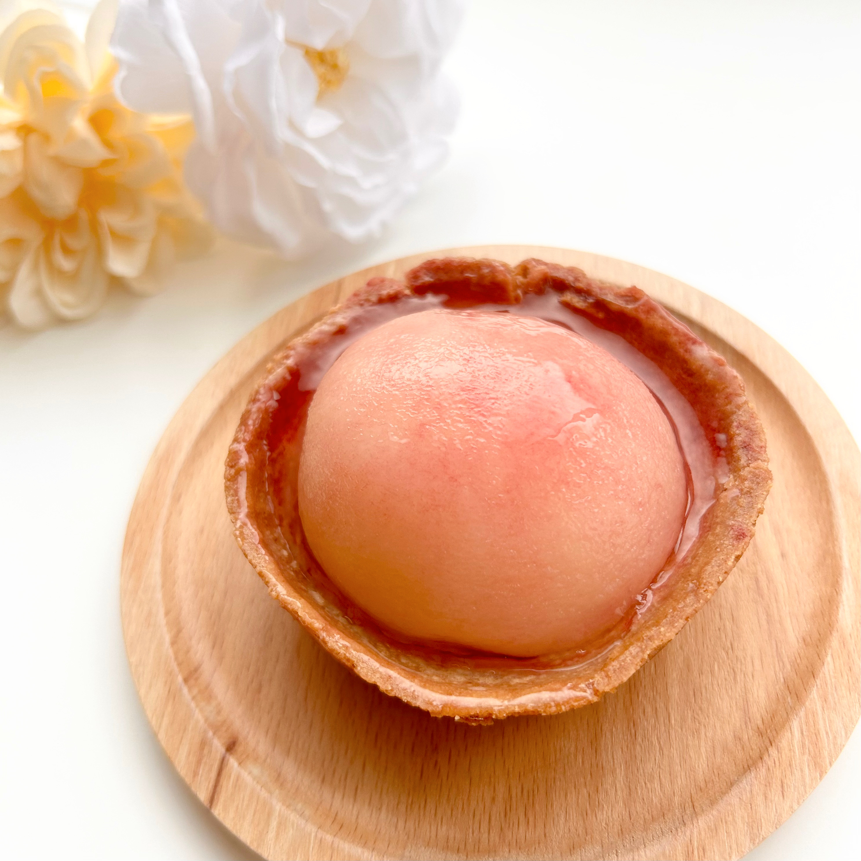 LAWSON(ローソン)の贅沢スイーツ「ごろっとした1/2個分桃のタルト」