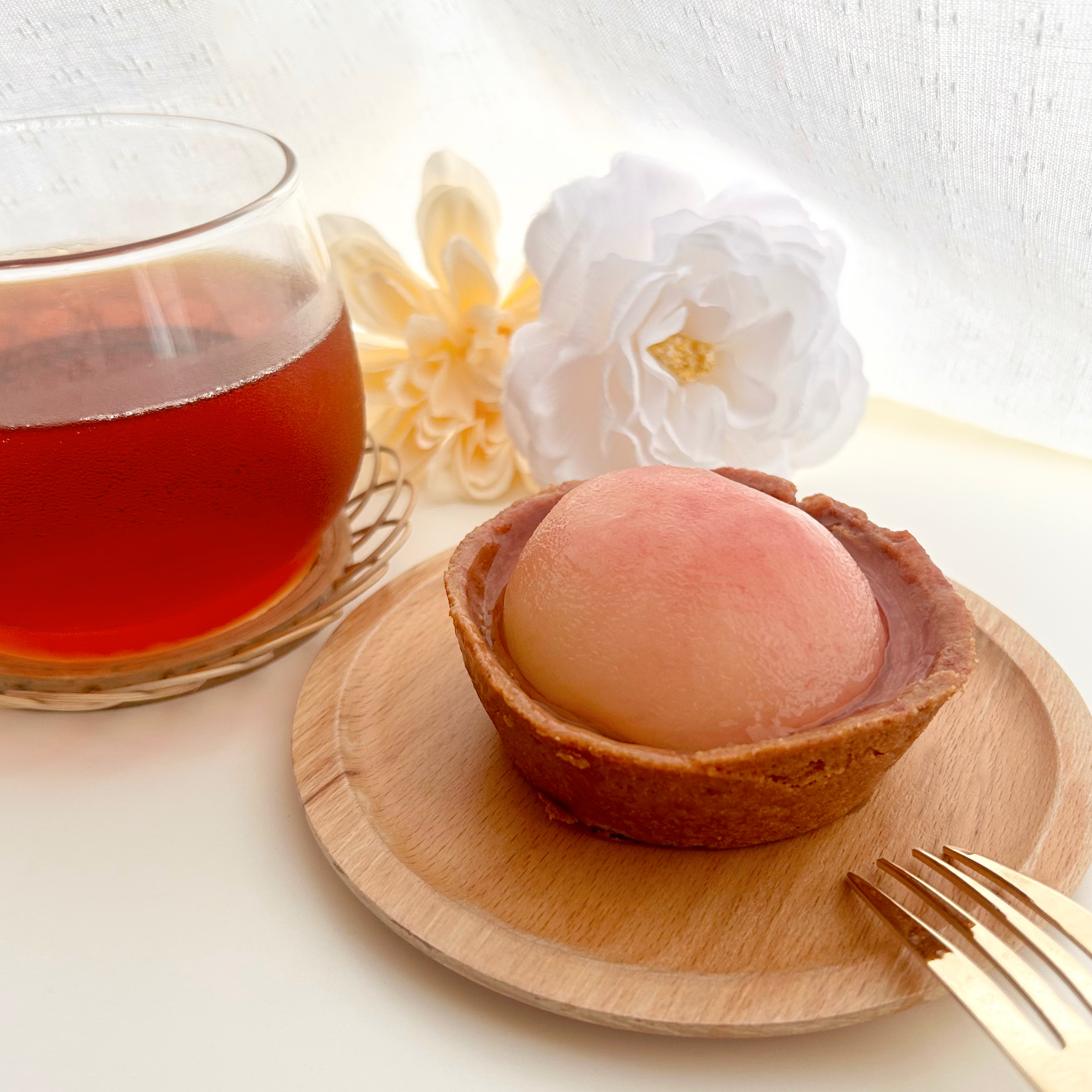 LAWSON(ローソン)の贅沢スイーツ「ごろっとした1/2個分桃のタルト」