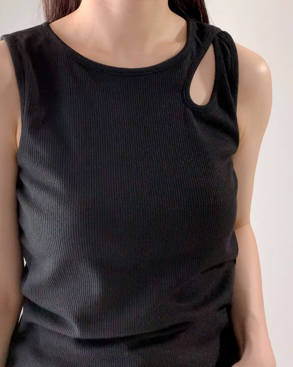 しまむらのおすすめファッションアイテム「TS＊ラメリブCツキタンク」