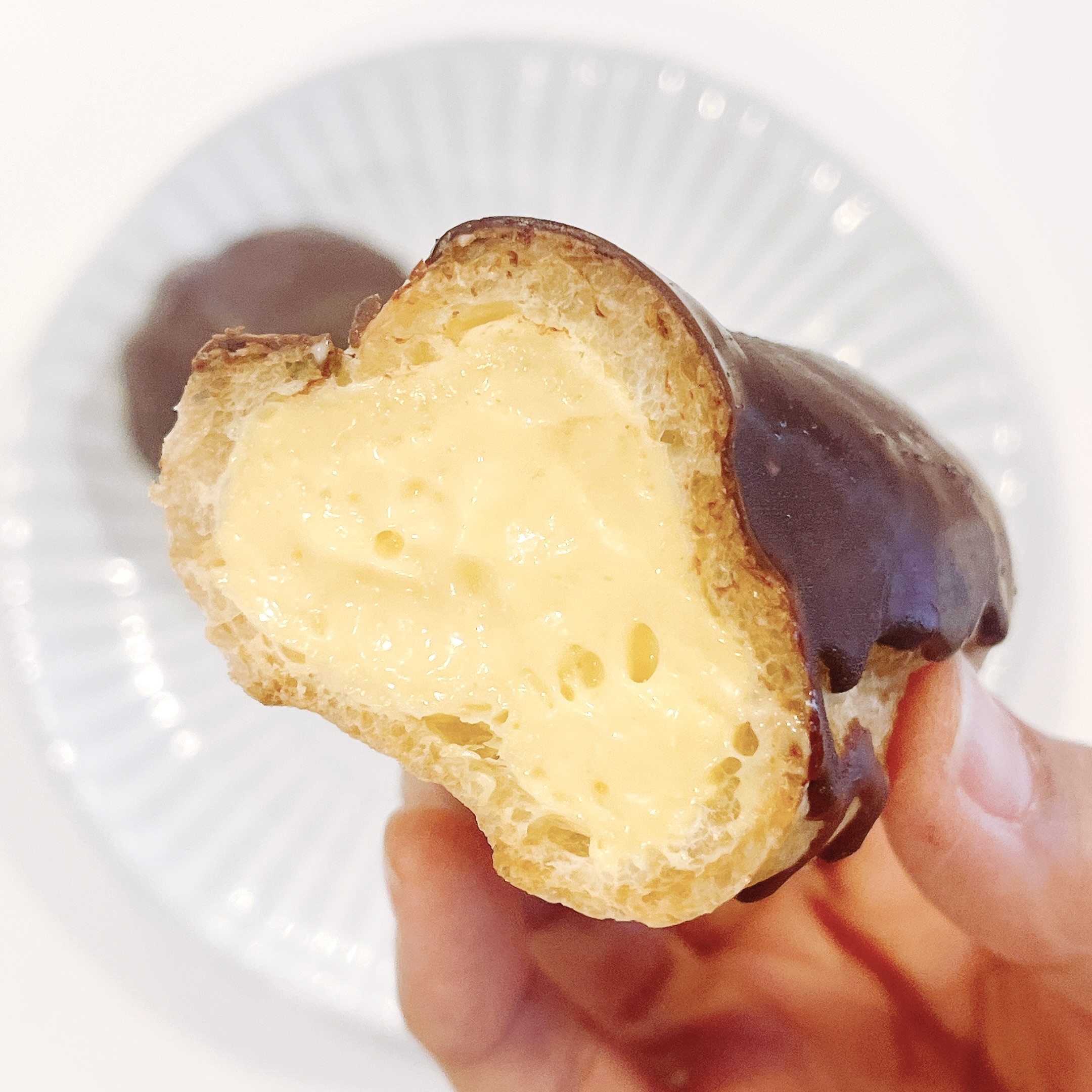 コージーコーナーのおすすめスイーツ「チョコバナナエクレア＜ミニオン＞」