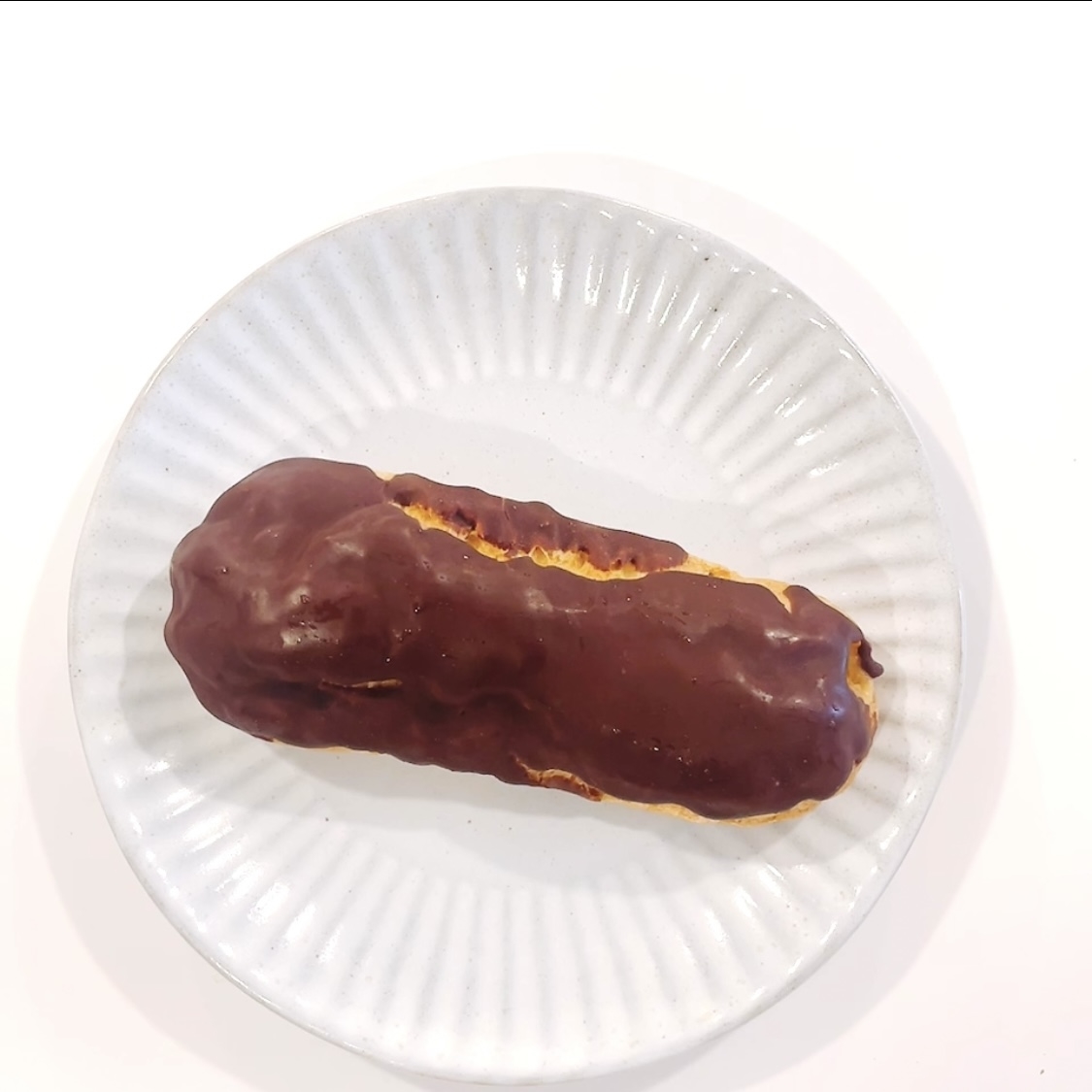 コージーコーナーのおすすめスイーツ「チョコバナナエクレア＜ミニオン＞」