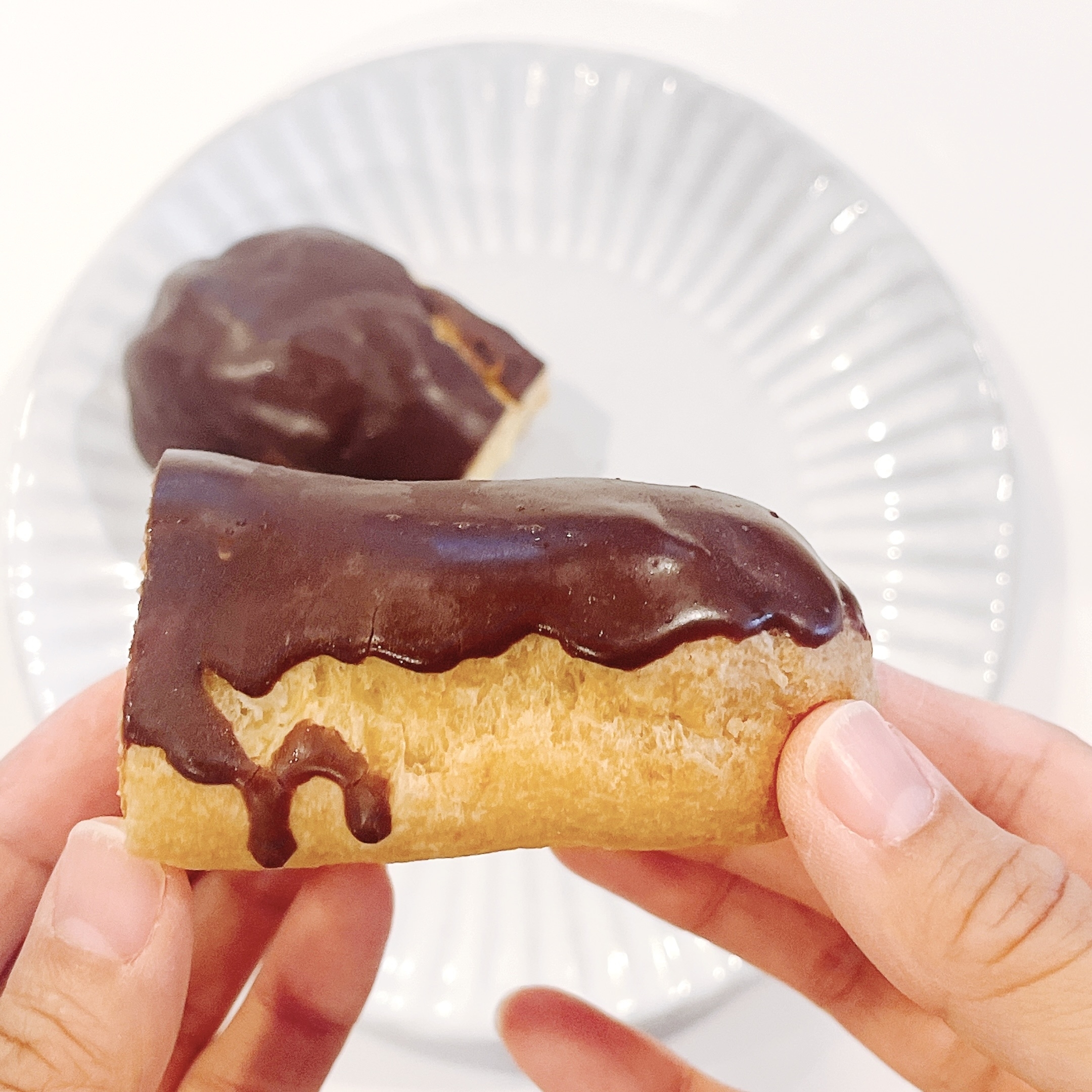 コージーコーナーのおすすめスイーツ「チョコバナナエクレア<ミニオン>」