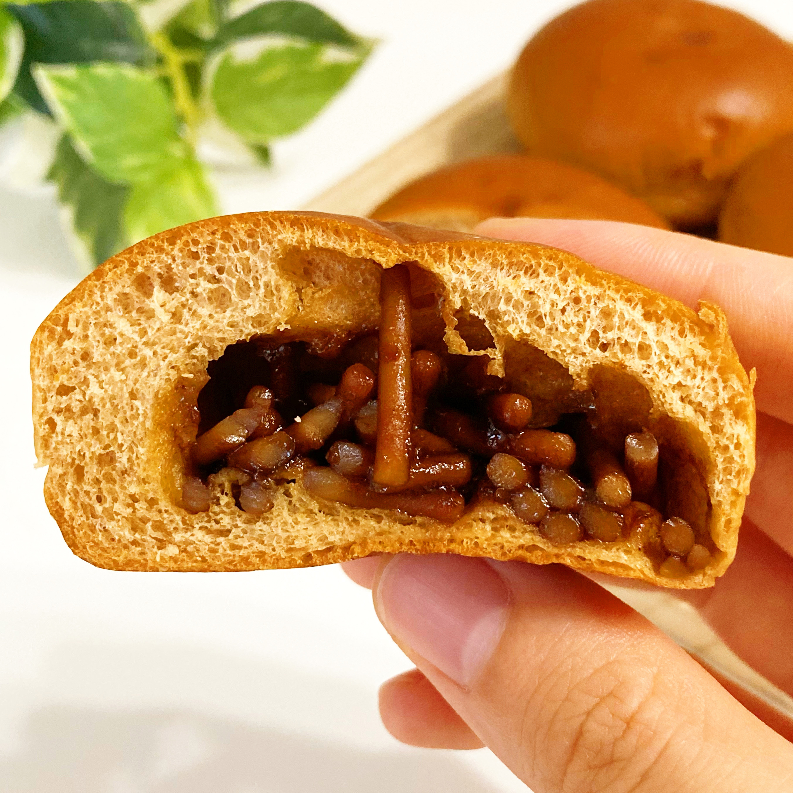 FamilyMart（ファミリーマート）のおすすめフード「U.F.O.ぶっ濃い濃厚プチ焼そばパン4個入」