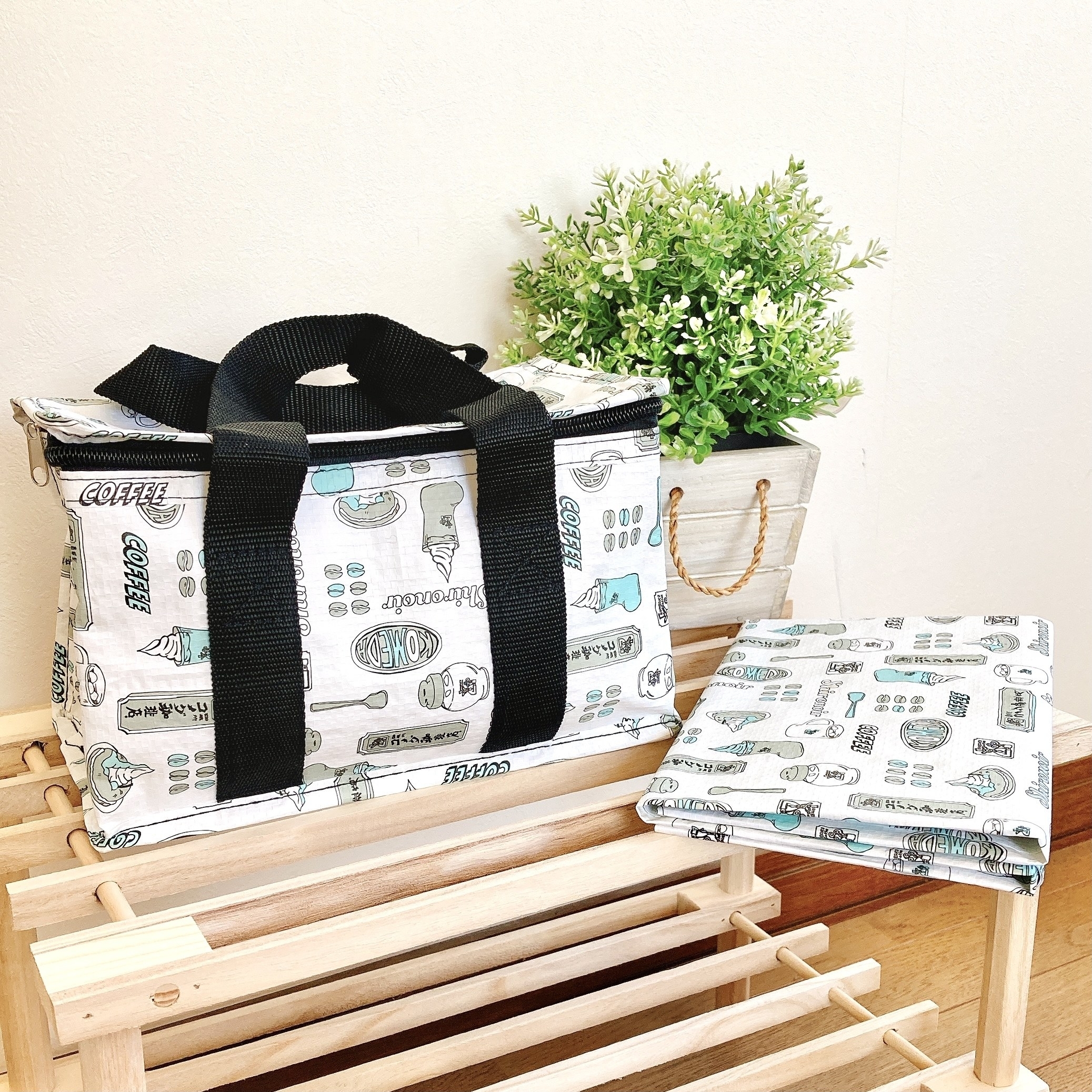 コメダ珈琲店のレトロかわいい雑貨「保冷バッグ&amp;amp;レジャーシートセット」