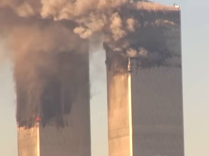炎上する世界貿易センタービルのツインタワー