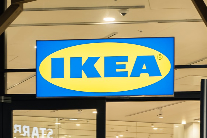 IKEAの店舗の入り口にある看板。