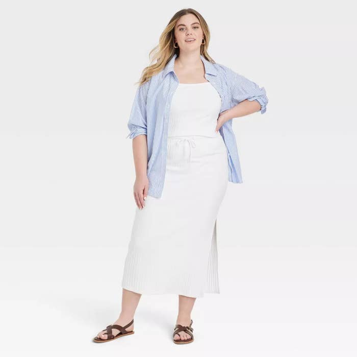 model wearing the white rib skirt