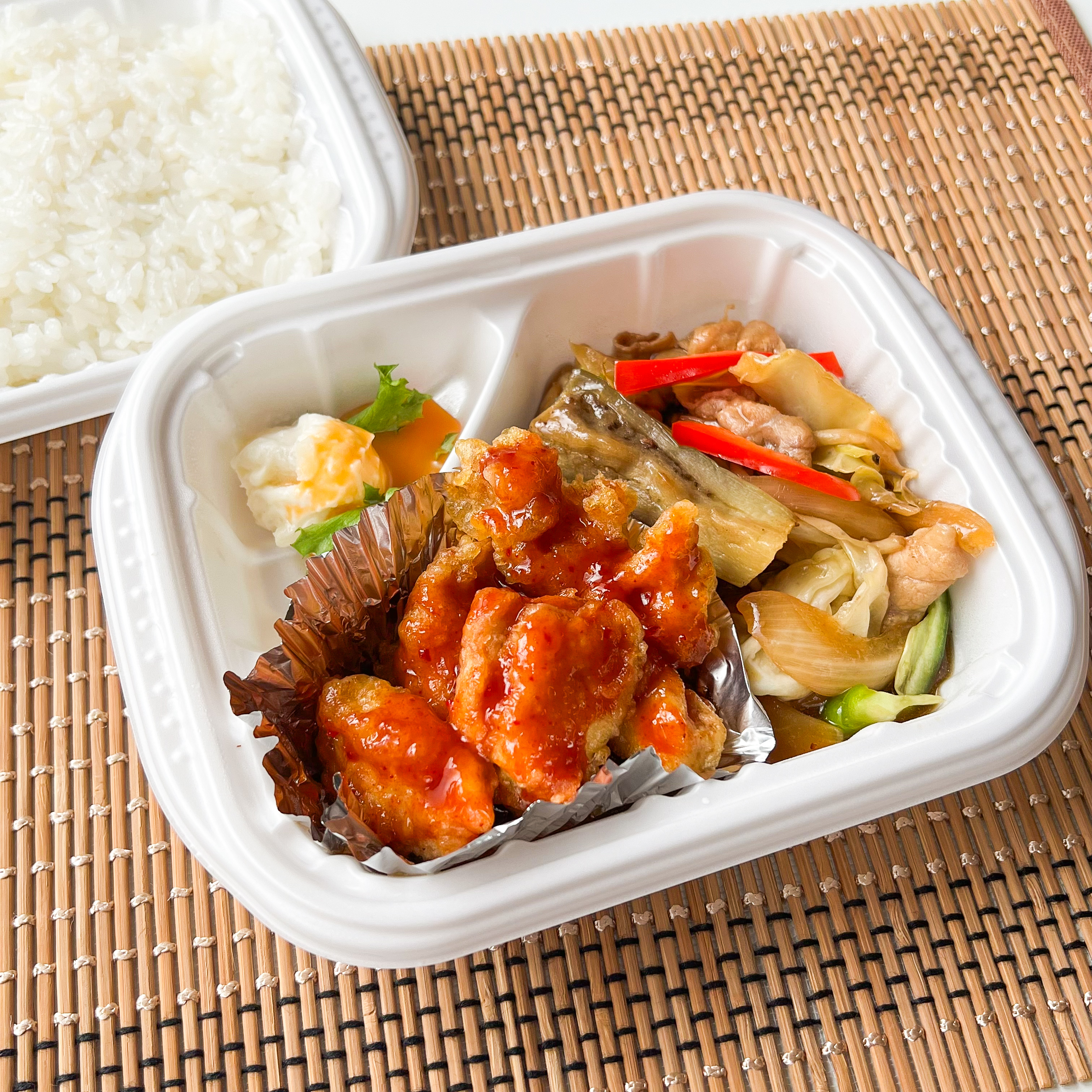 ほっかほっか亭のおすすめ弁当「肉野菜炒め ヤンニョムチキン弁当」