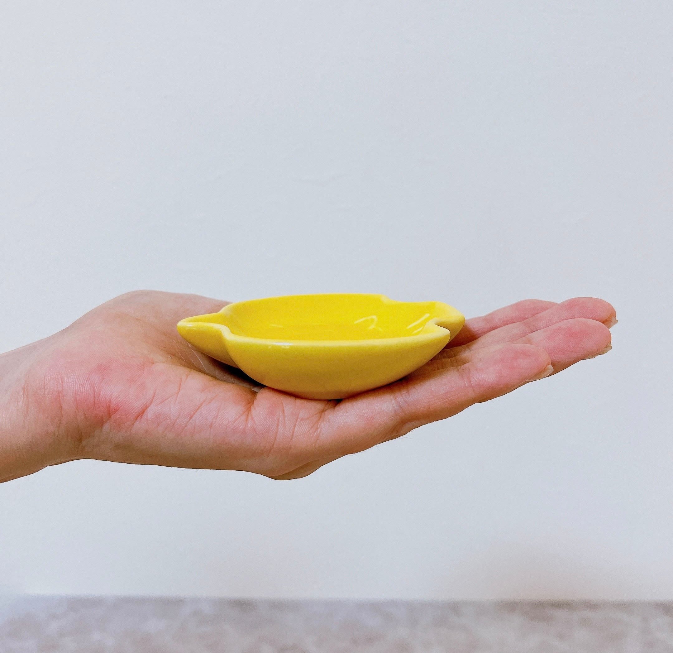 DAISO（ダイソー）のおしゃれ食器「豆皿（とり、イエロー、約8cm）」