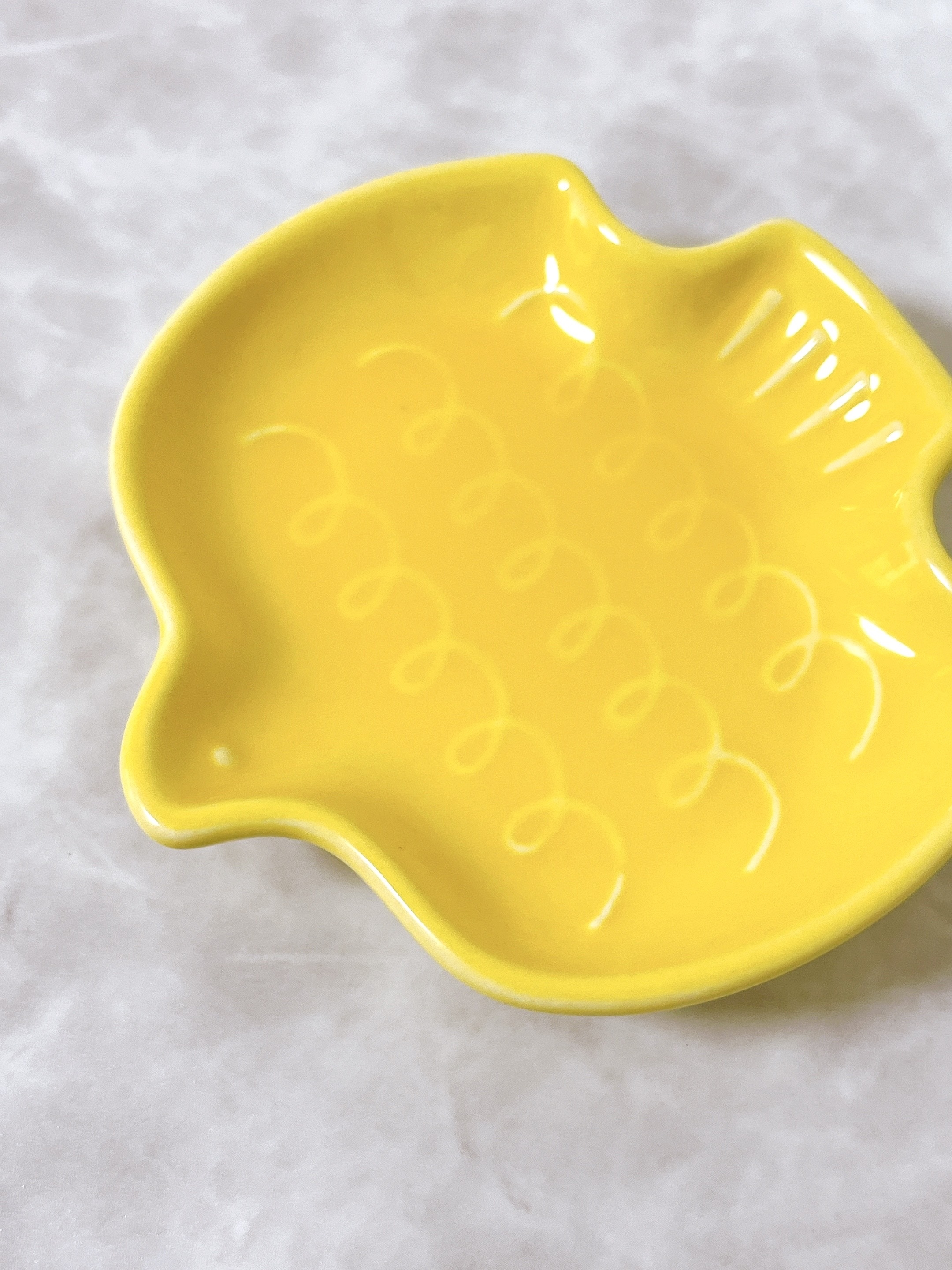 DAISO（ダイソー）のおしゃれ食器「豆皿（とり、イエロー、約8cm）」