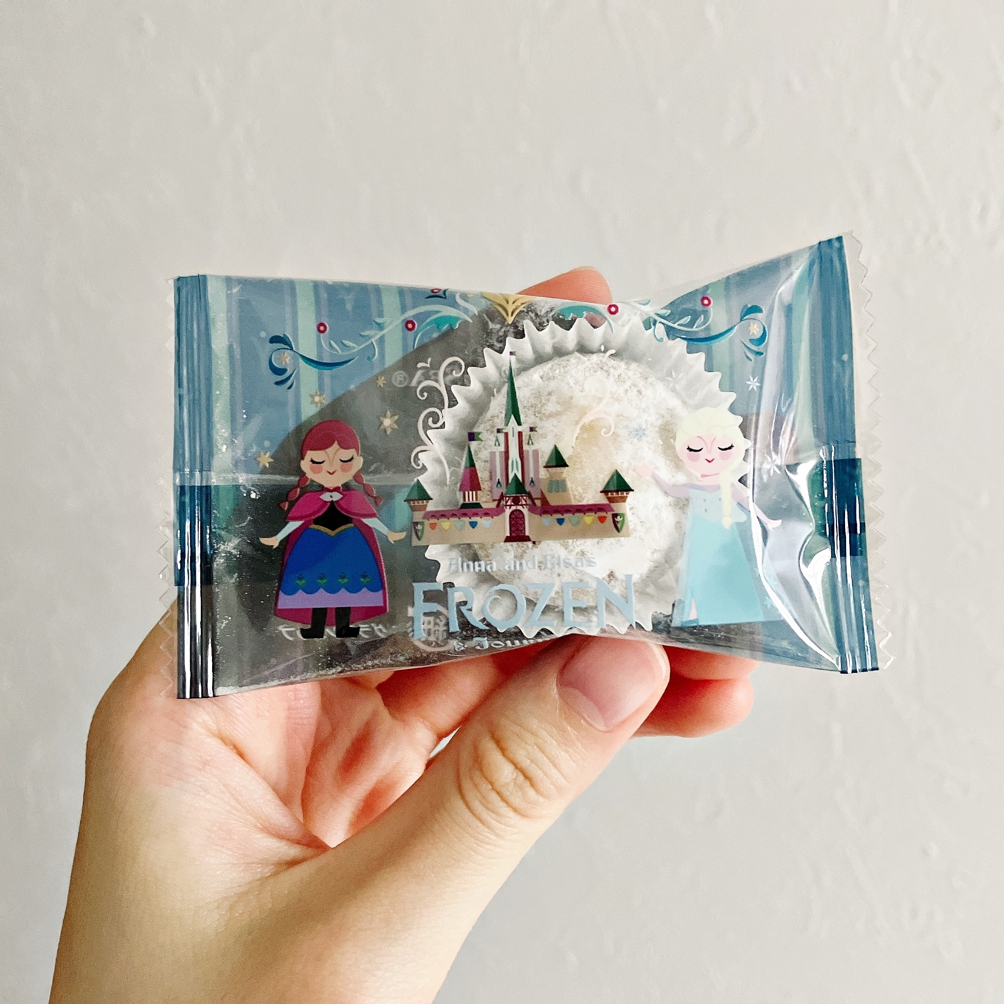 ディズニーシーのおすすめお菓子「クッキー 缶 アナと雪の女王」