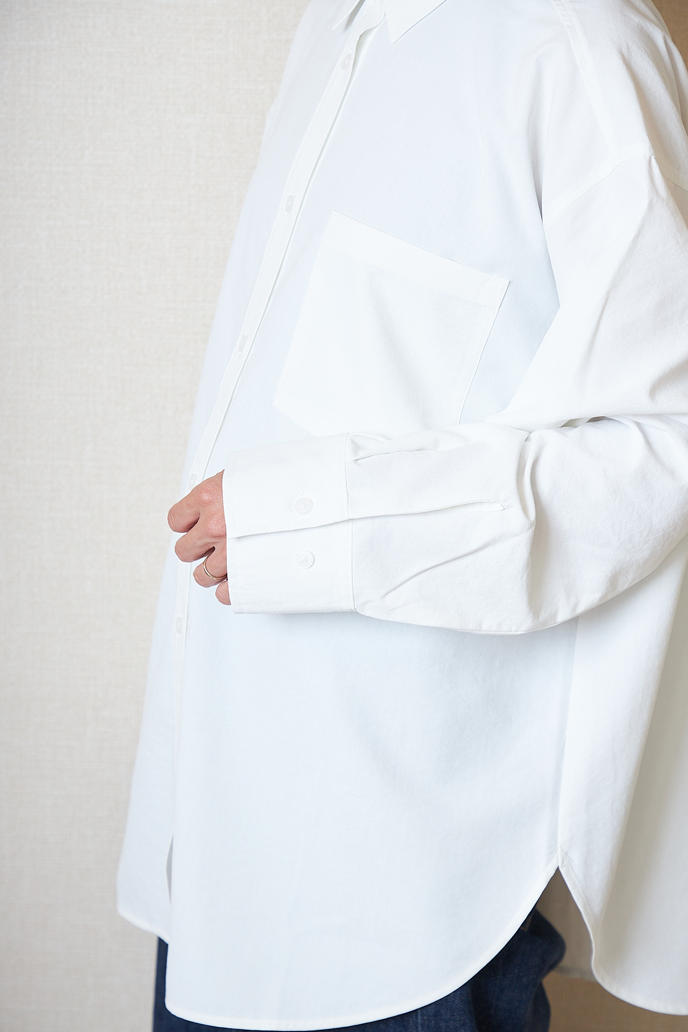 GU（ジーユー）のおすすめファッションアイテム「オーバーサイズシャツ」