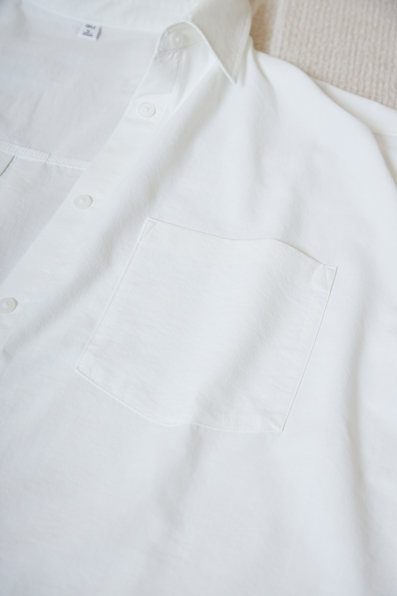 GU（ジーユー）のおすすめファッションアイテム「オーバーサイズシャツ」