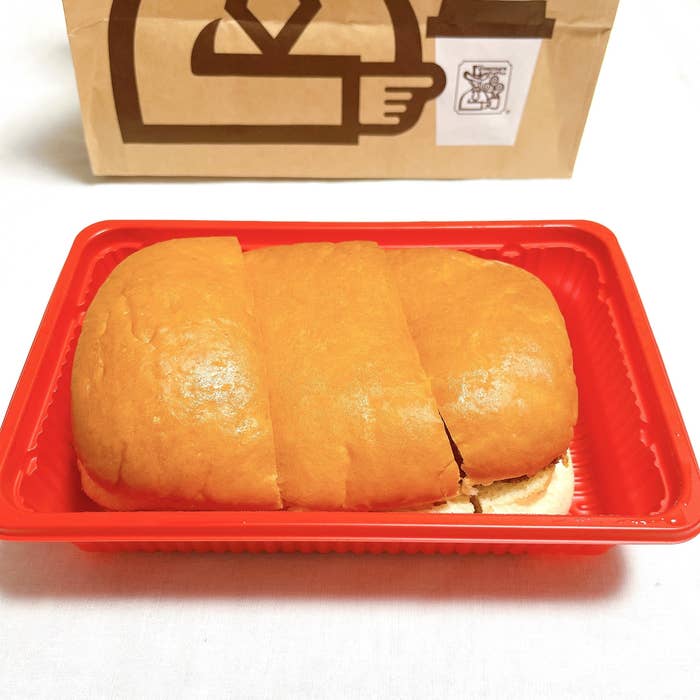 コメダ珈琲店のオススメのメニュー「ガーリックシュリンプカツパン」