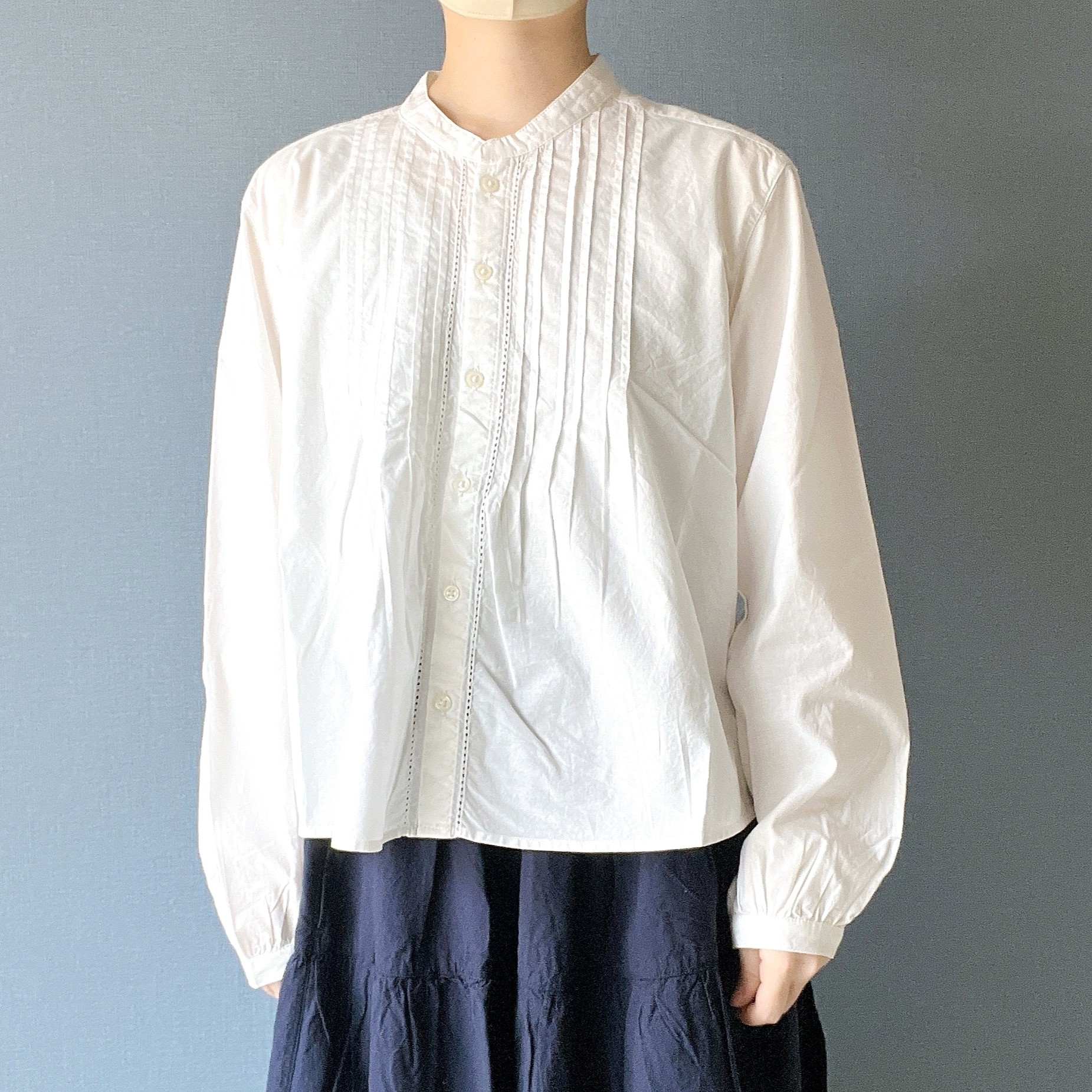 無印良品のおすすめファッションアイテム「婦人 綿ボイル 長袖ブラウス」