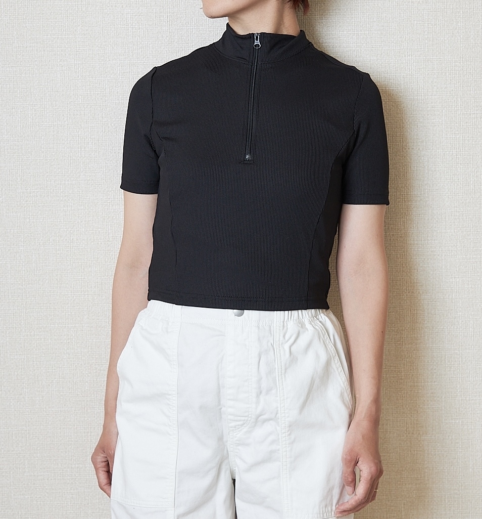 GU（ジーユー）のおすすめファッションアイテム「ハーフジップT」