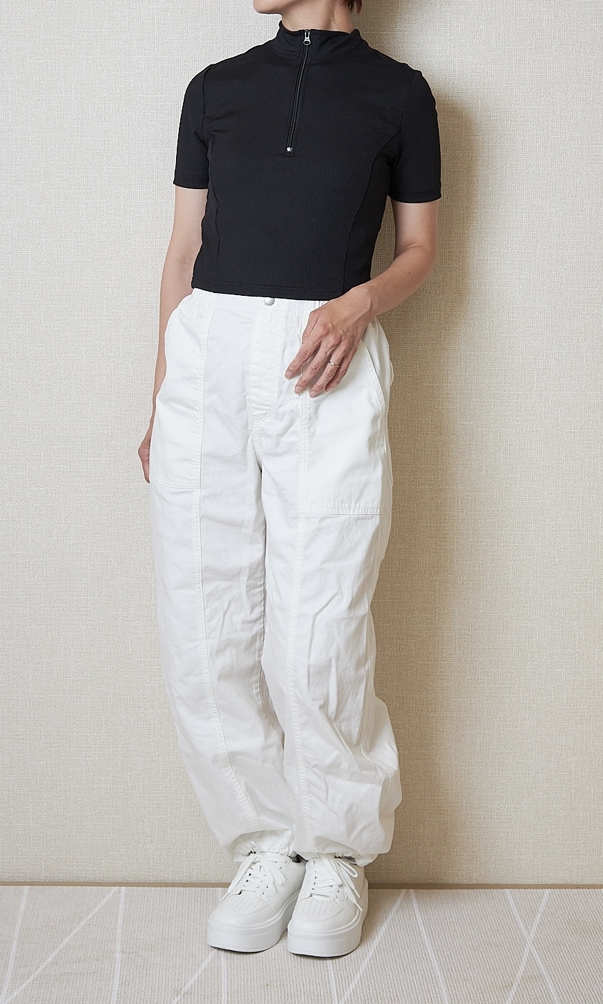 GU（ジーユー）のおすすめファッションアイテム「ハーフジップT」のコーディネート