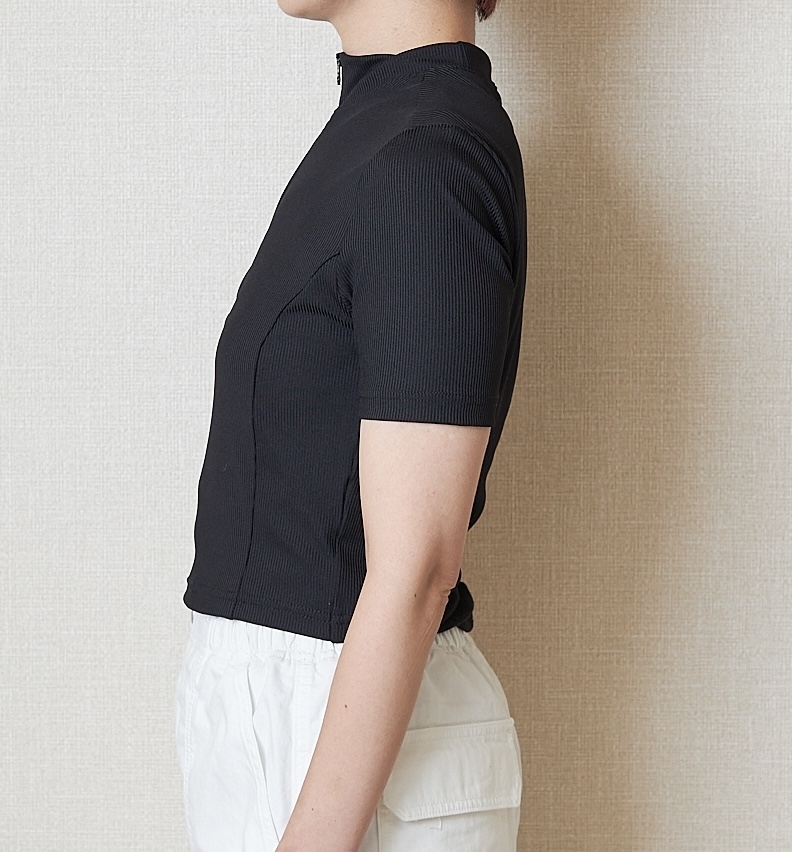 GU（ジーユー）のおすすめファッションアイテム「ハーフジップT」