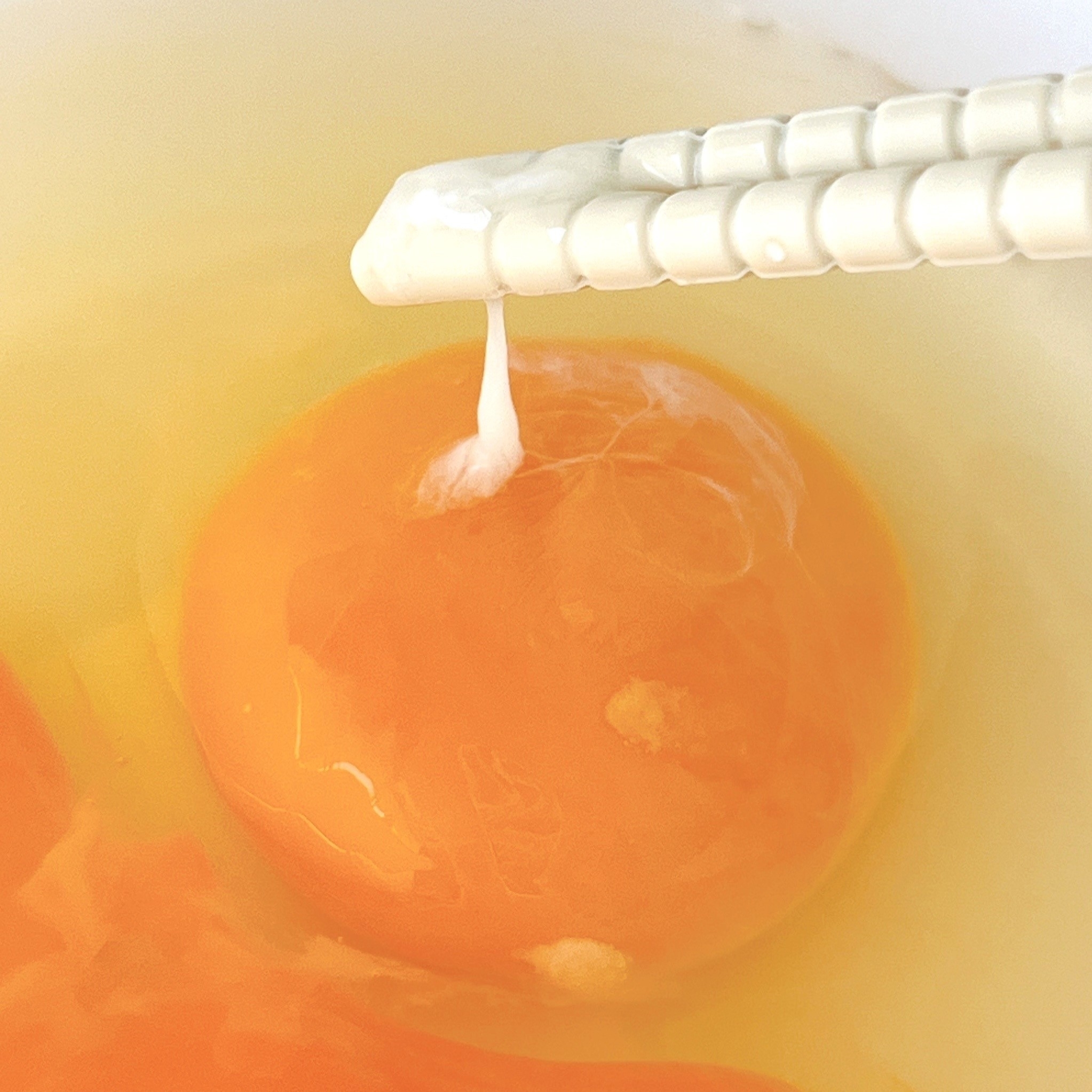 スリーコインズのおすすめアイテム「【KITINTO】シリコーン菜箸2膳セット」