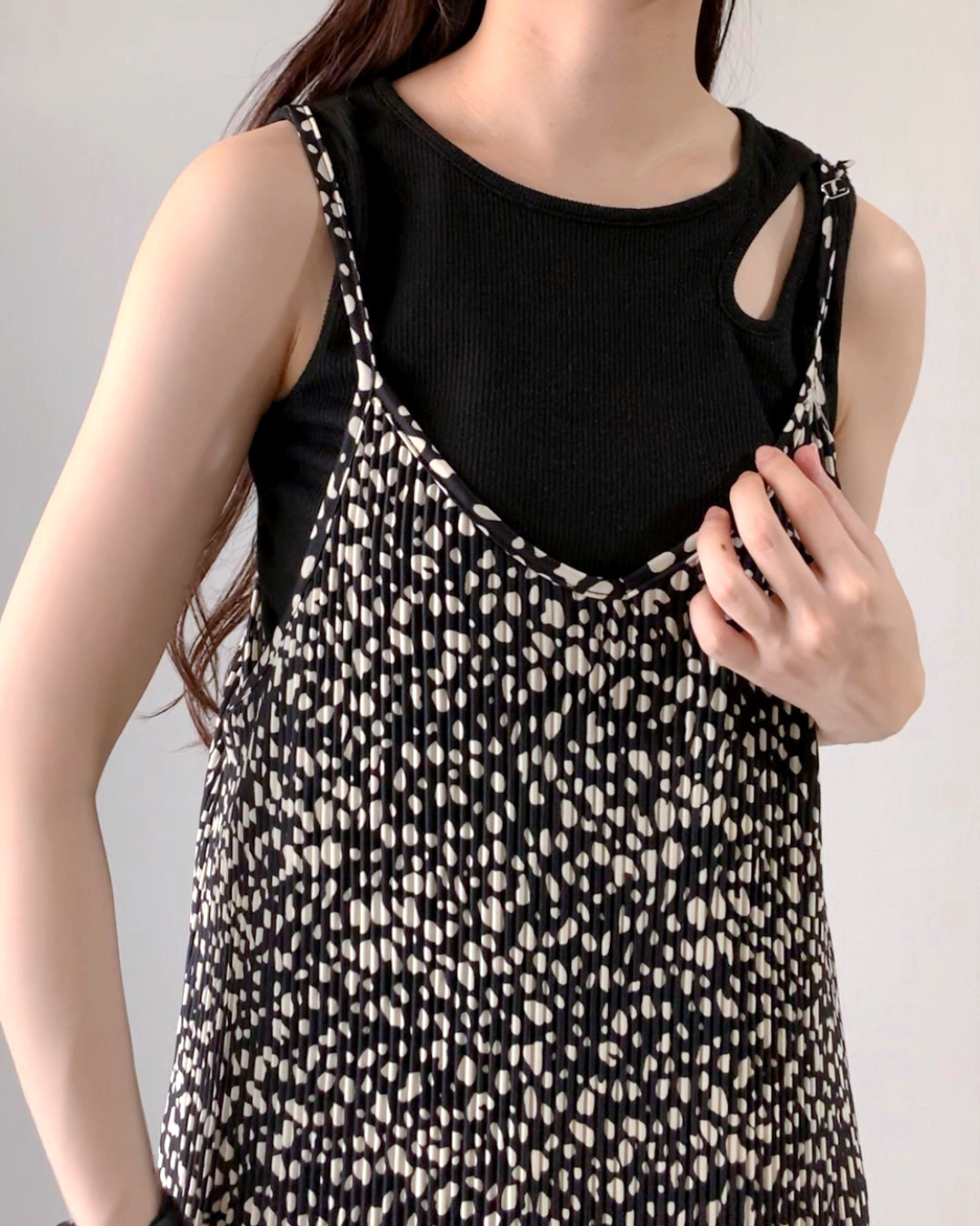 しまむらのおすすめファッションアイテム「ダルメプリーツキャミOP」