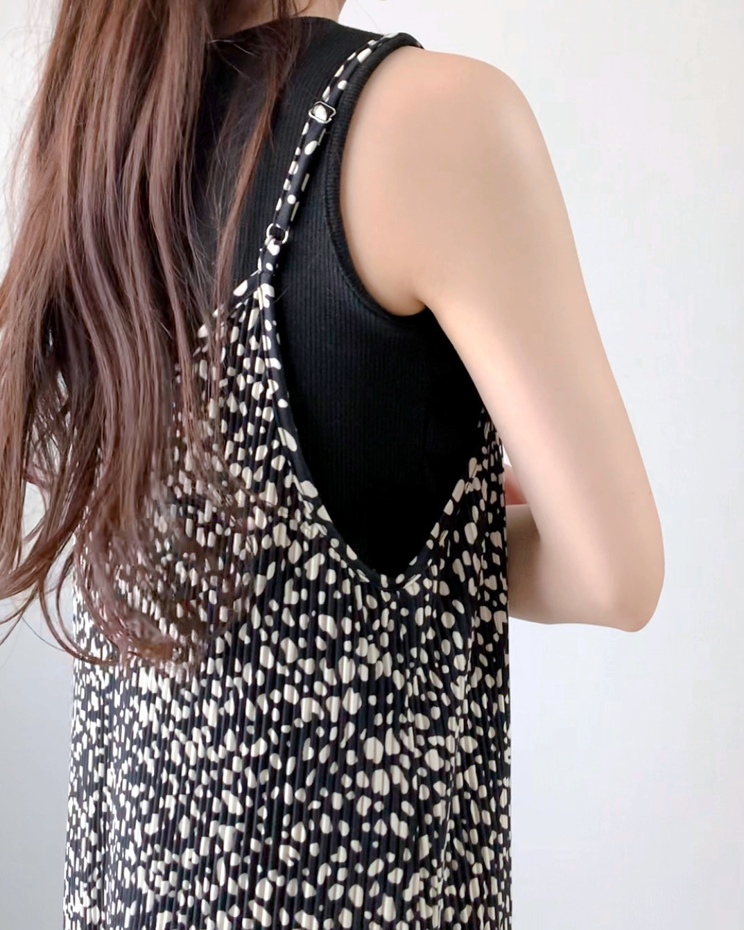 しまむらのおすすめファッションアイテム「ダルメプリーツキャミOP」