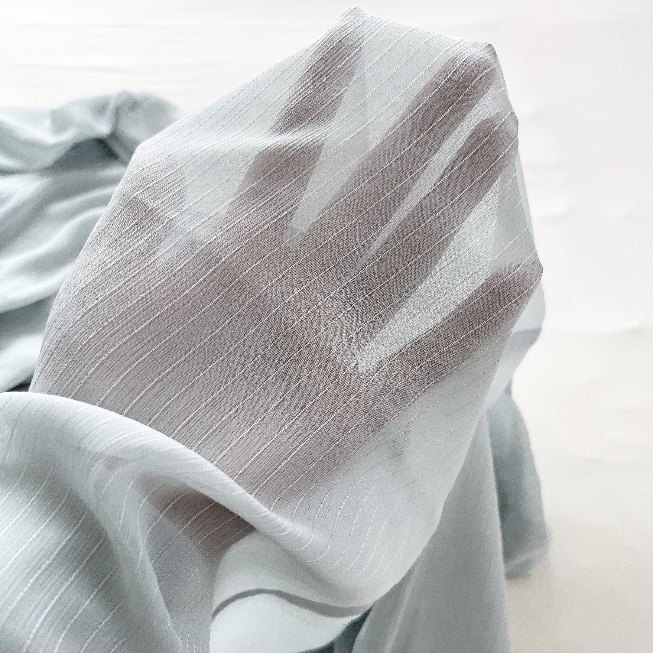 Honeys（ハニーズ）のおすすめトップス「シアーストライプシャツ」