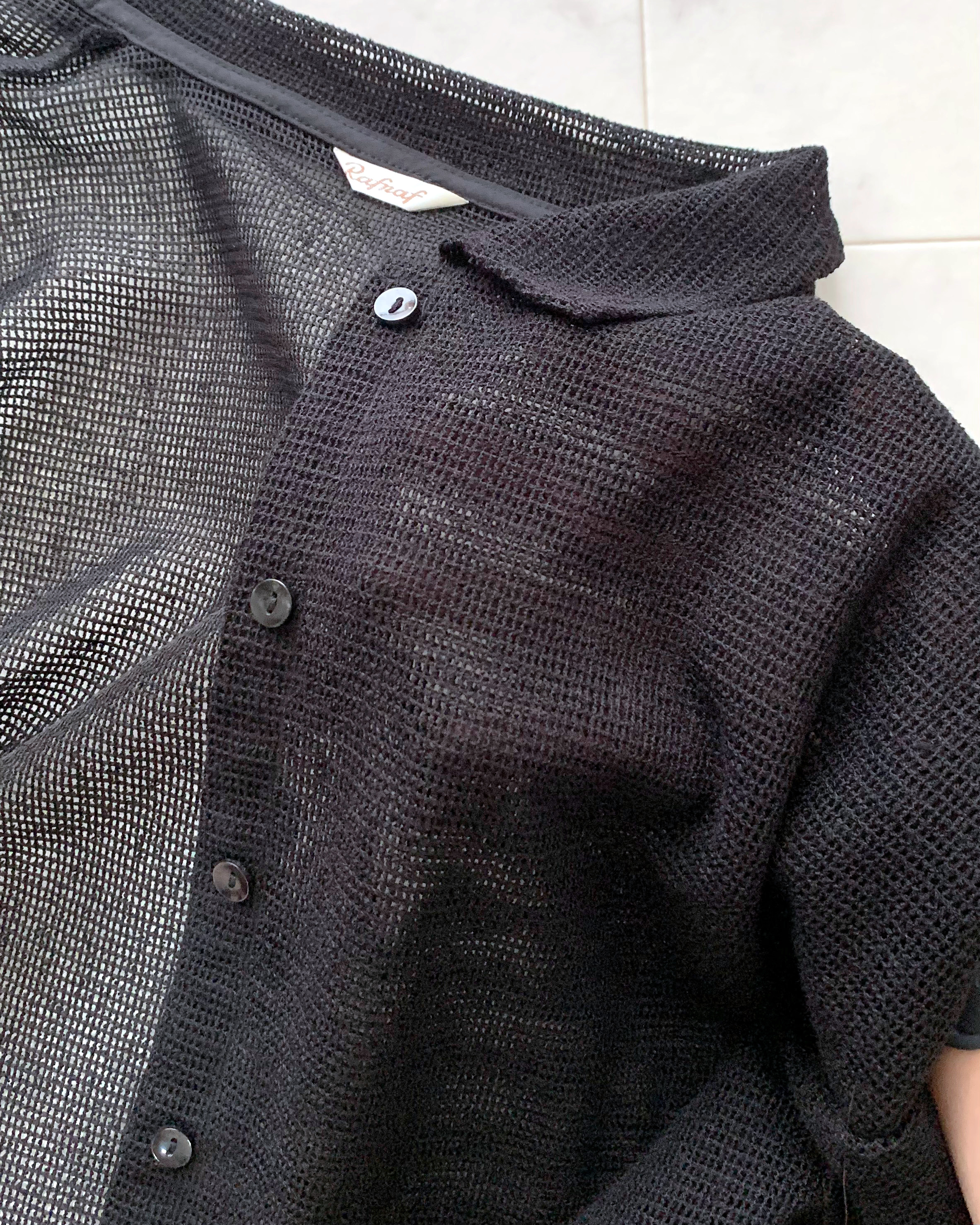 しまむらのおすすめファッションアイテム「カットメッシュシャツ」