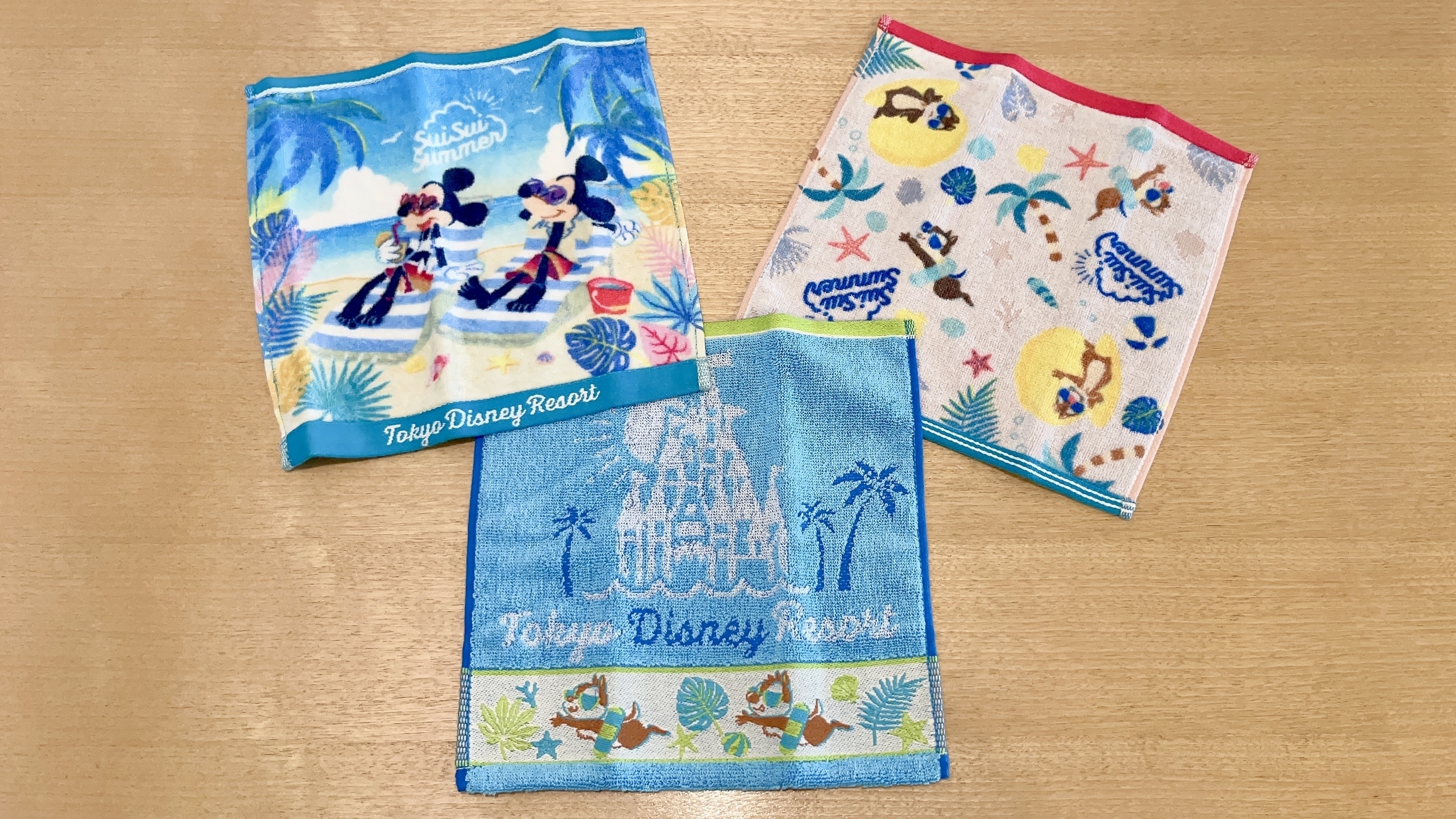 ディズニーランドのおすすめタオル「ミニタオル3枚 ミッキーマウスと仲間たち SuiSui Summer」