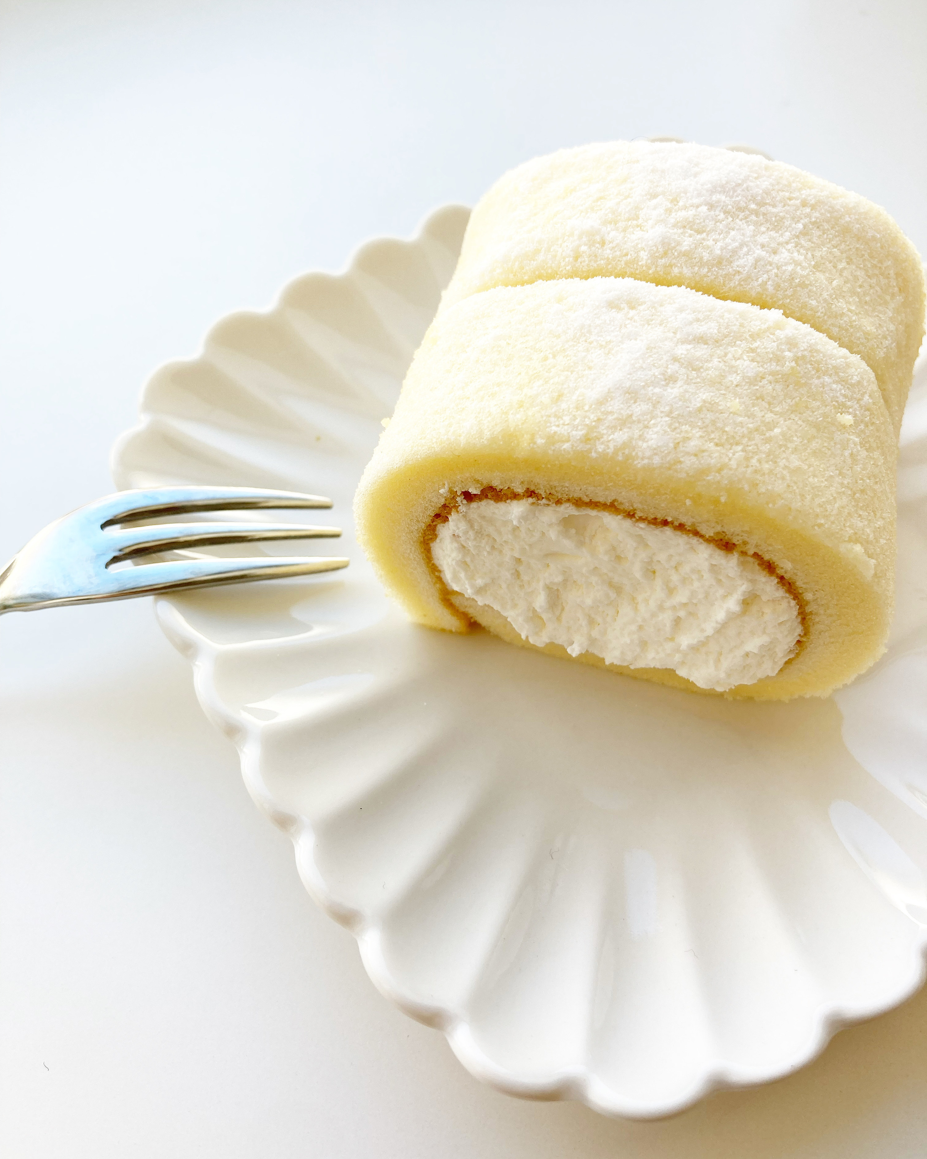 ダイソーのおすすめ雑貨「スクエアプレート（花型、約12cm）」