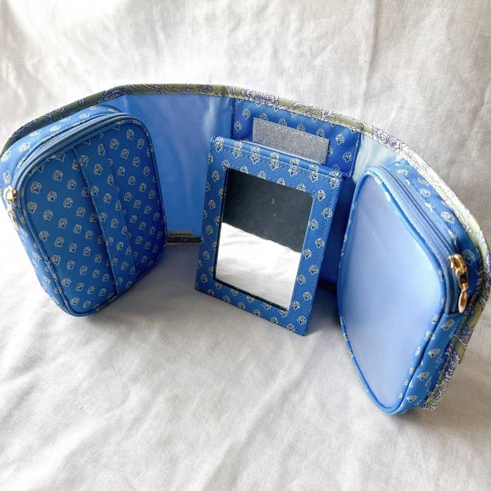 アフタヌーンティーのおすすめグッズ「ブロックプリント調そのままメイクポーチ」