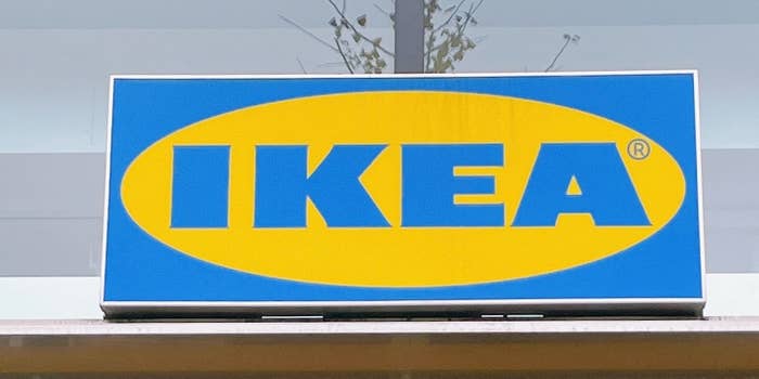 IKEA(イケア)の看板