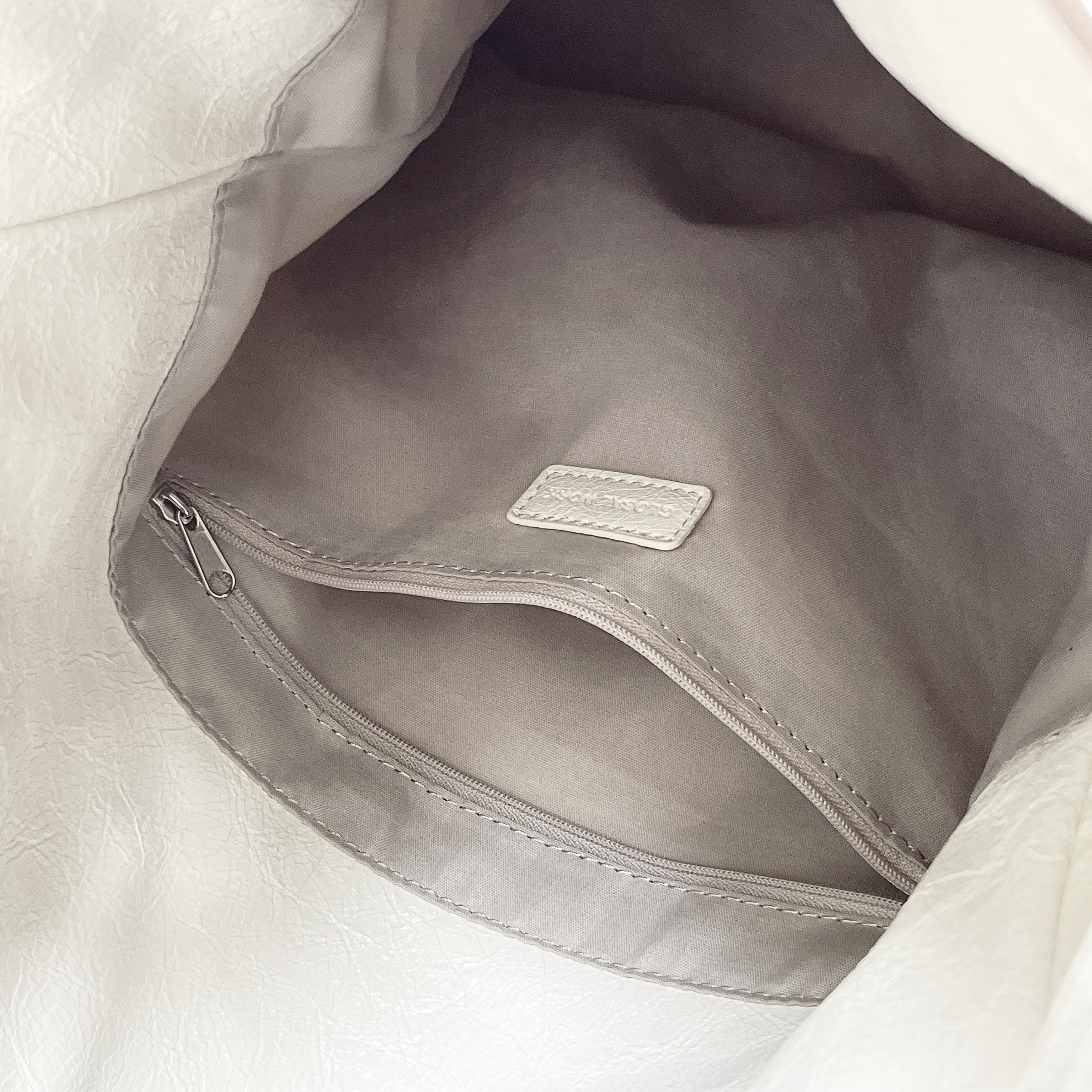 グローバルワークのおすすめファッション小物「スペ軽PUワンショルダー/113121」