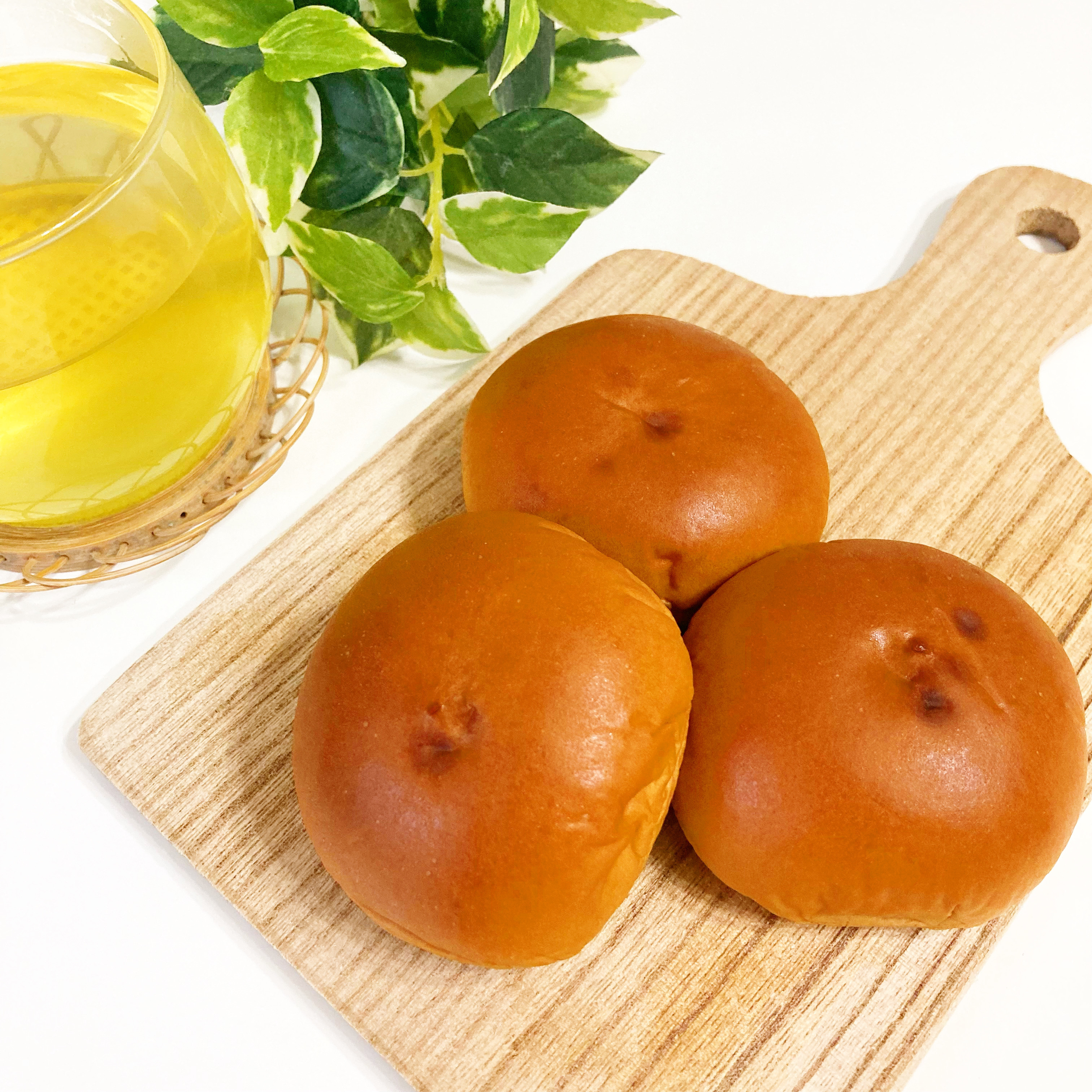 FamilyMart（ファミリーマート）のコラボパン「U.F.O.ぶっ濃い濃厚プチ焼そばパン4個入」